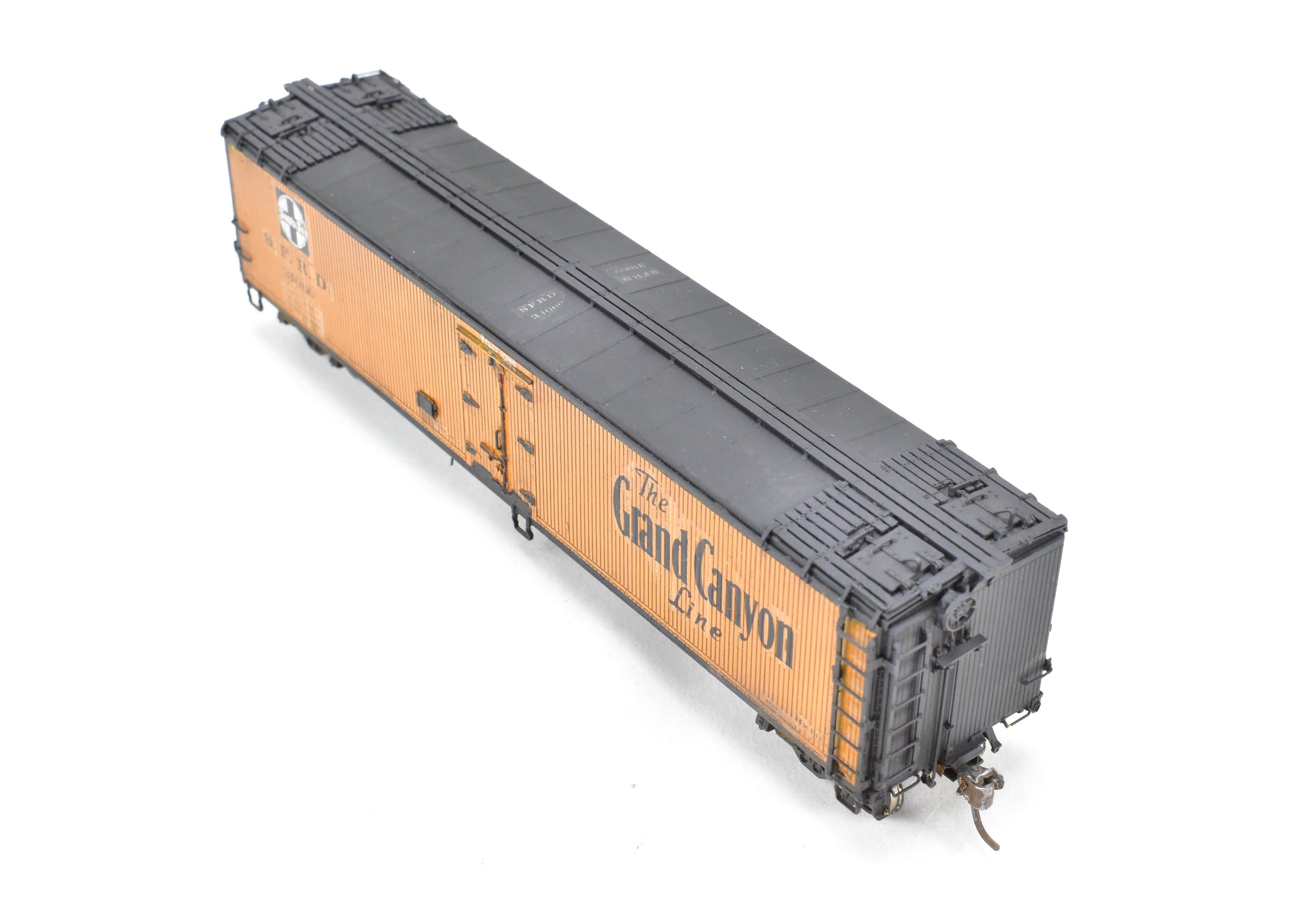 HO Scale Brass Model Train - Overland Models, Inc. ATSF - Santa Fe SFRD Rr - 10 Class 50 - Foot Ice Bunker Wood Refrigerator Car with Custom Weathering and Paint, Numbered 31060