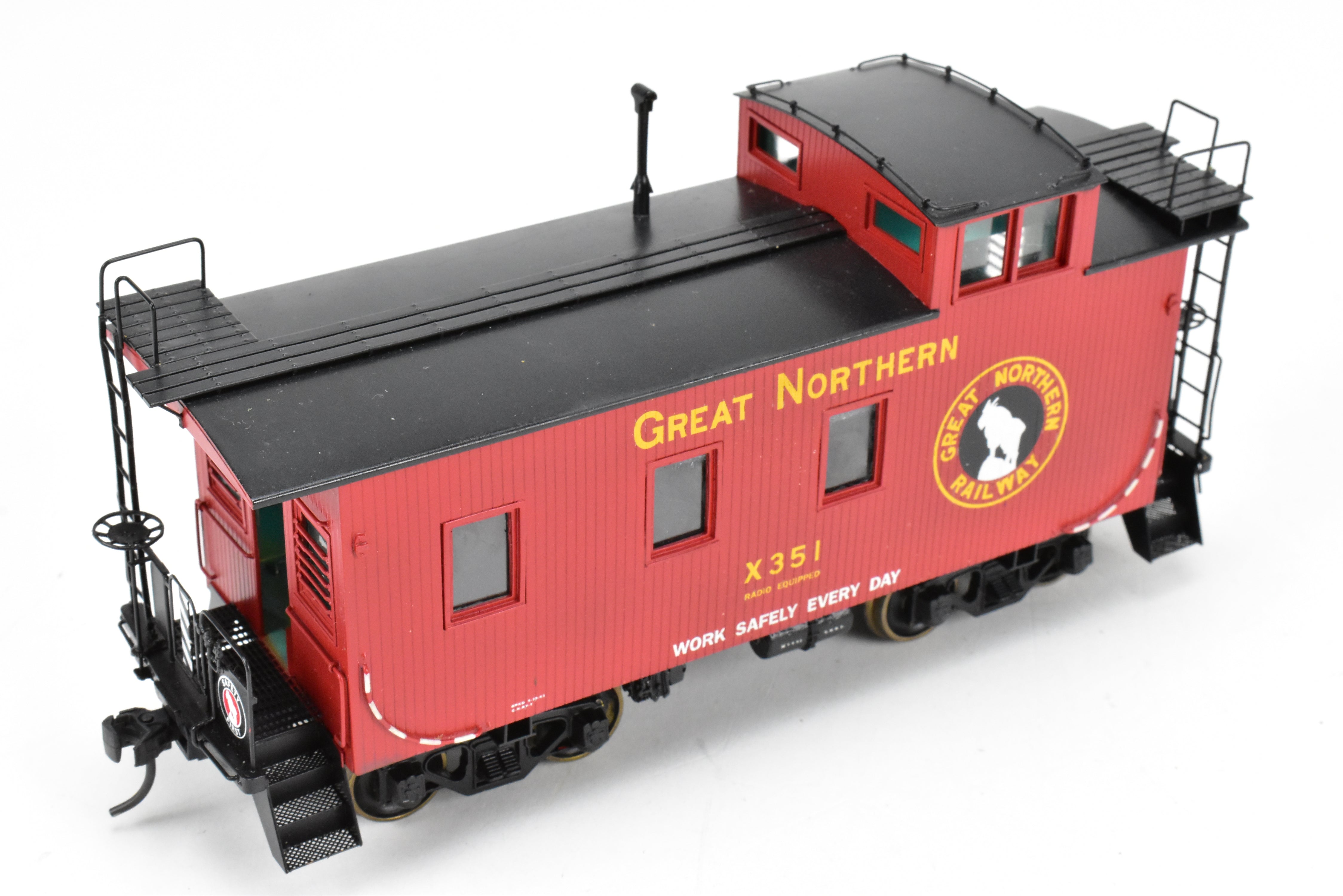 O Scale Oriental Limited Great Northern 25-Foot Wood Caboose CP #X351 with Slogan