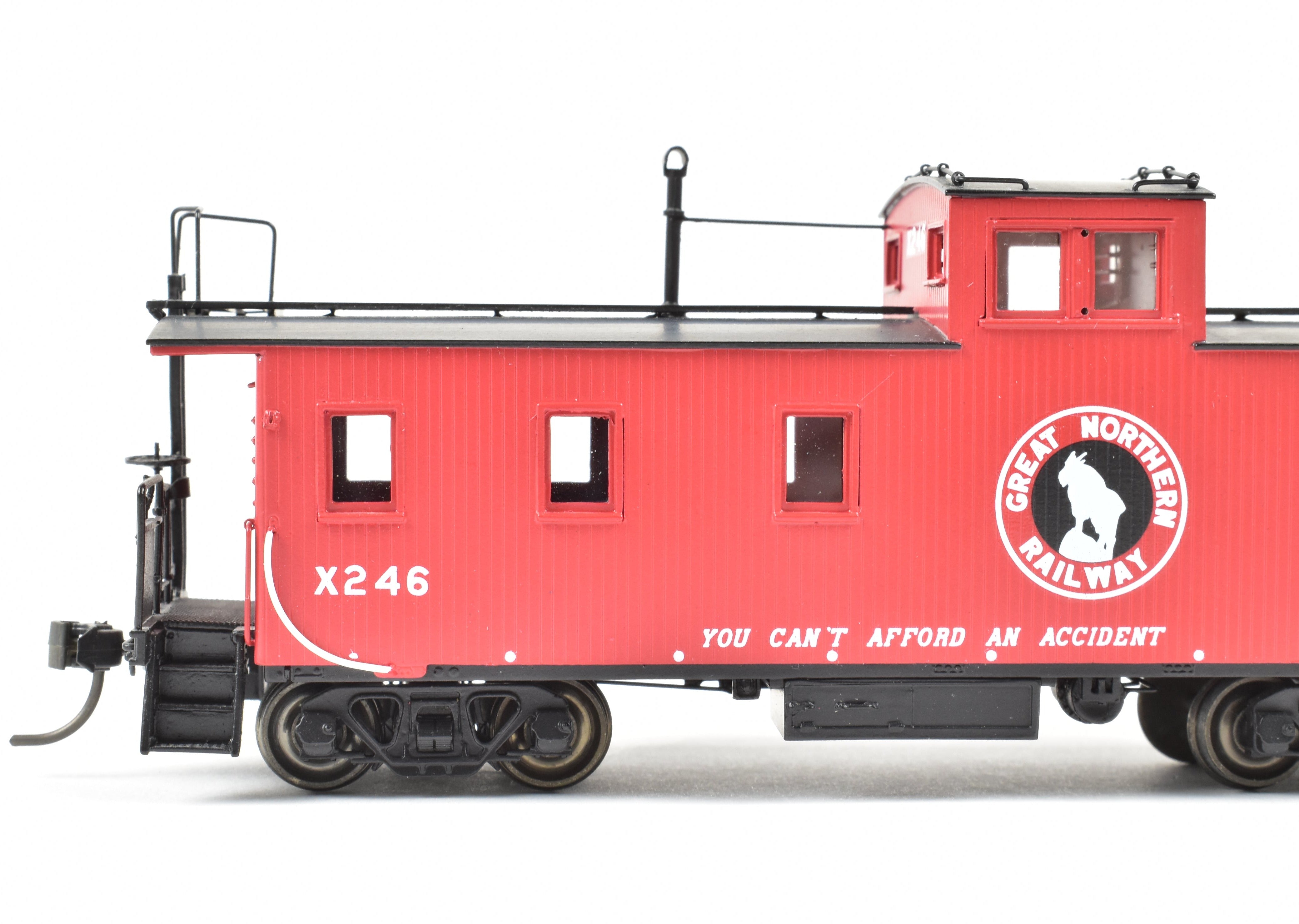 HO Brass OMI Overland Models' Great Northern 30' Lighted Wood Sided Caboose #X246