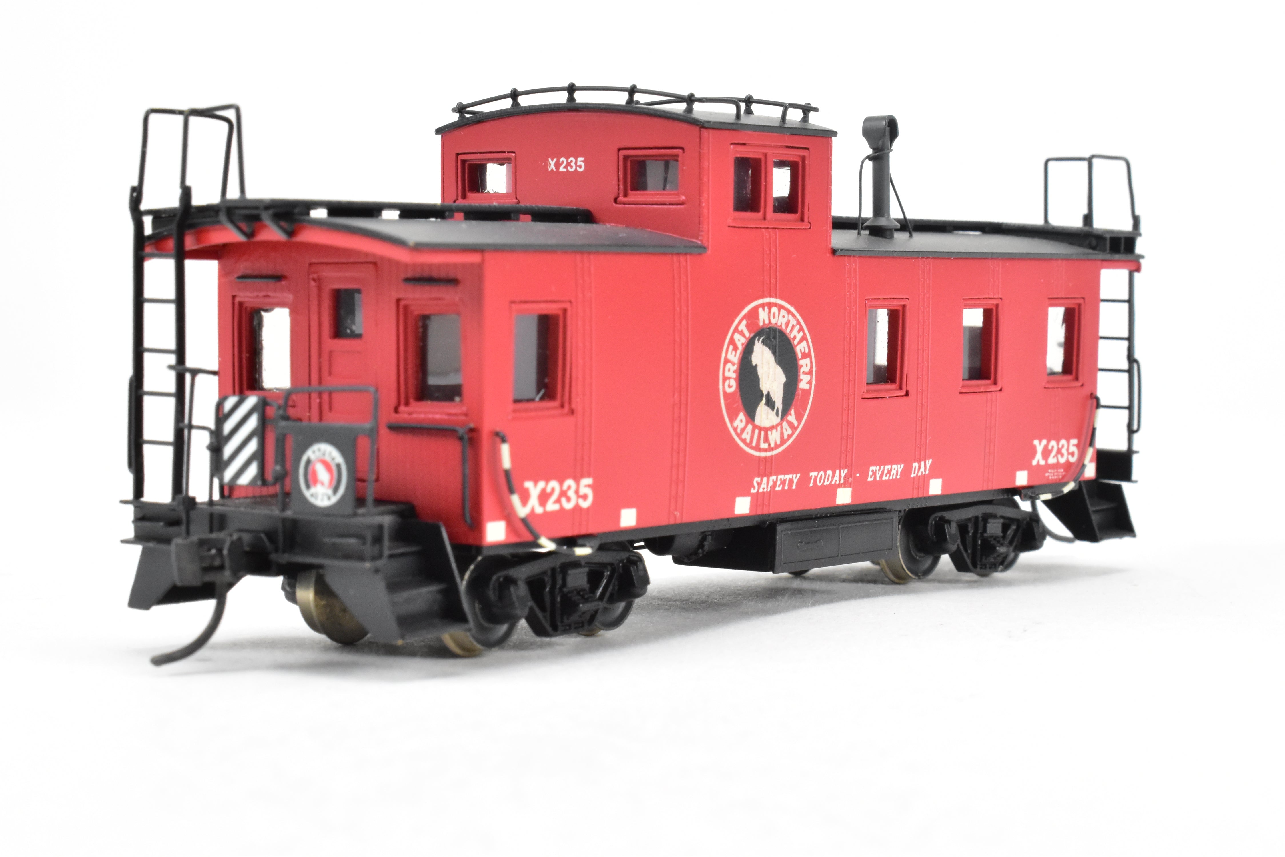 HO Brass OMI Great Northern 30' Plywood Sheath Caboose X235 by Overland Models