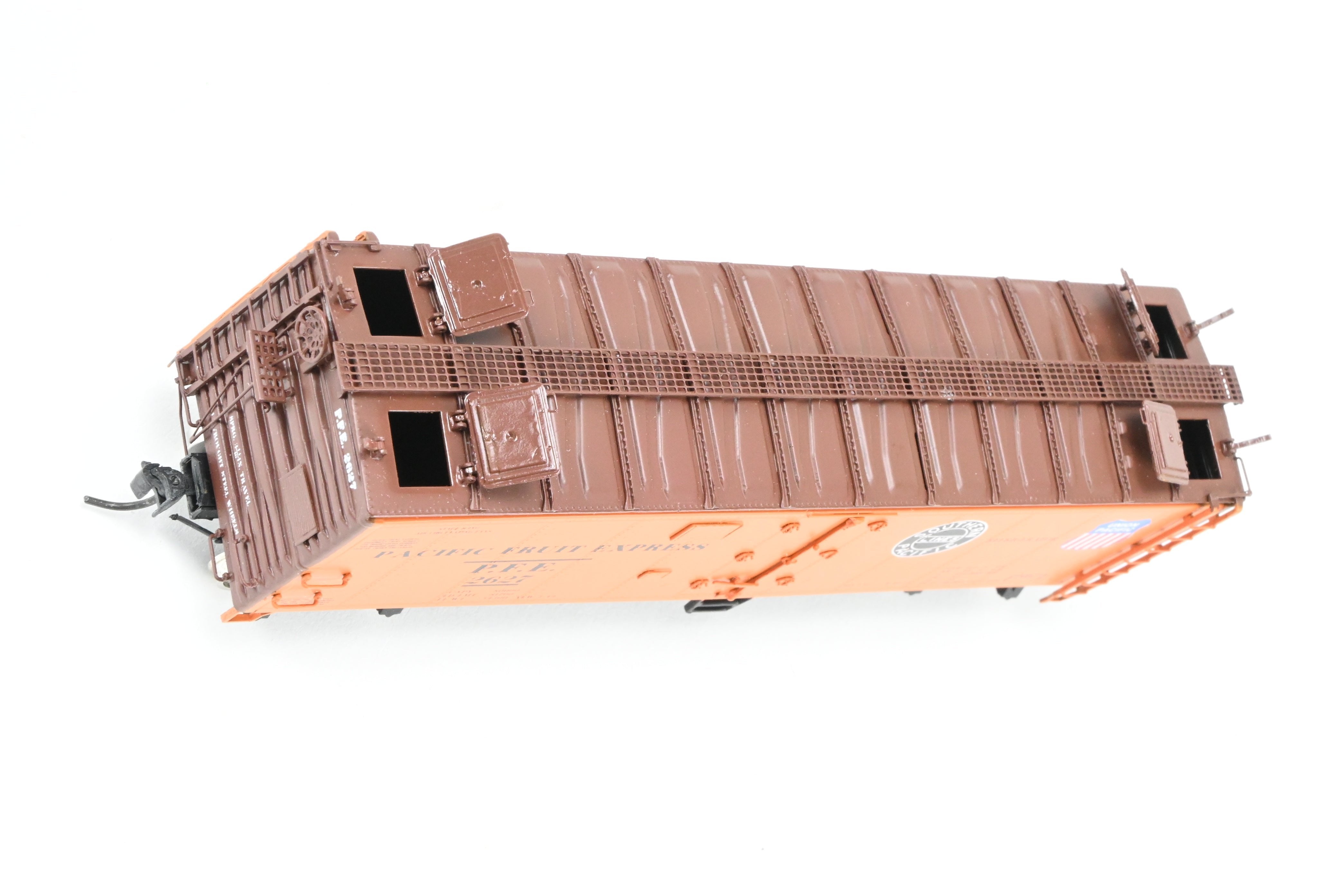 High - Quality HO Scale Brass CIL - Challenger Imports PFE - Pacific Fruit Express R - 40 - 25 Refrigerator Car Model, FP #2627
