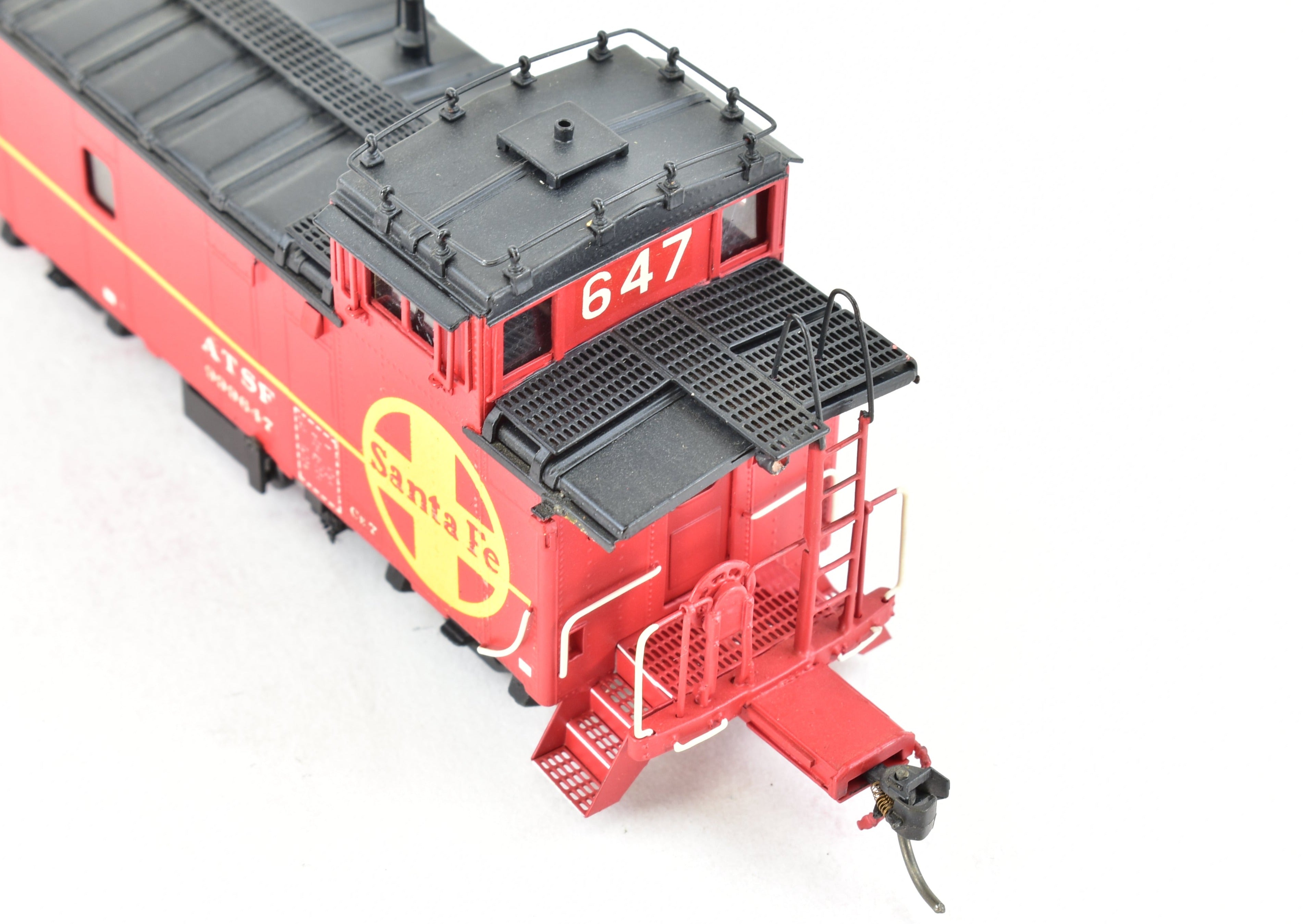 HO Scale Brass Oriental Limited ATSF - Santa Fe Modern Style Peaked Roof Caboose with Factory Painting for Model Trains