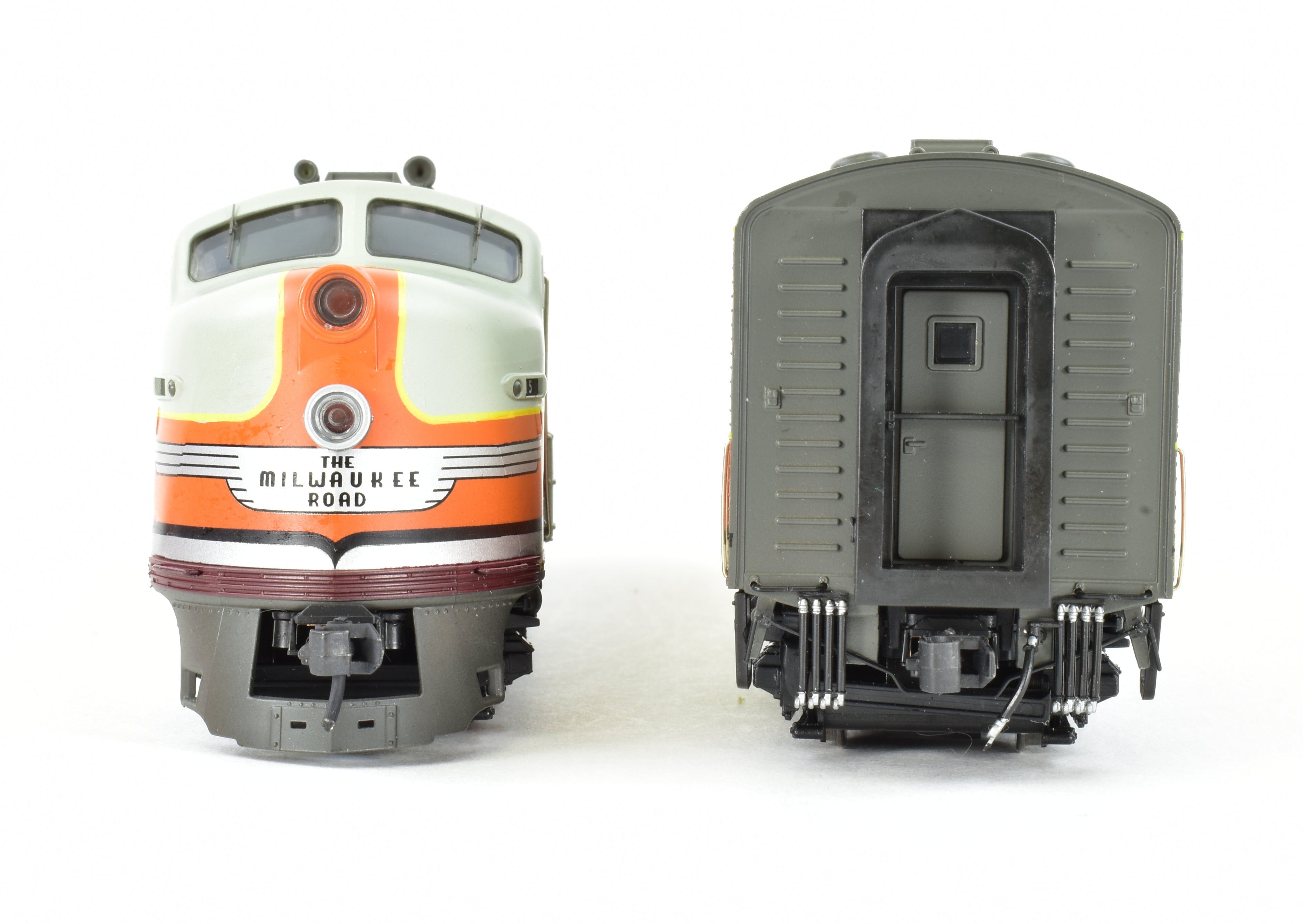Broadway Limited Imports MILW Milwaukee Road E6A/A Set with QSI DCC, Sound & Spare Parts