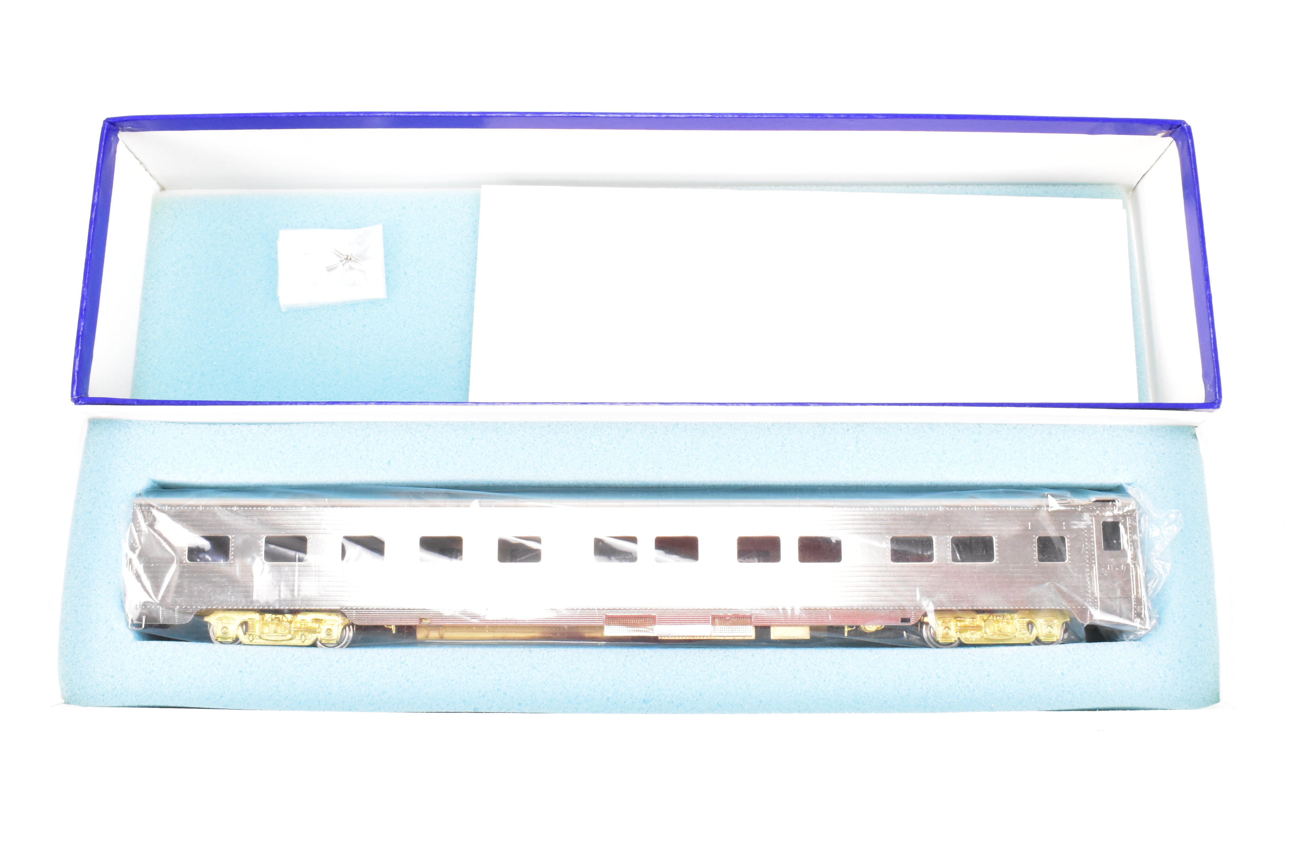 HO Scale Brass Model Train - Cascade Models AT&SF Santa Fe ACF Palm Series 11 Bedroom Sleeper Car with Skirts for Model Railroad Enthusiasts