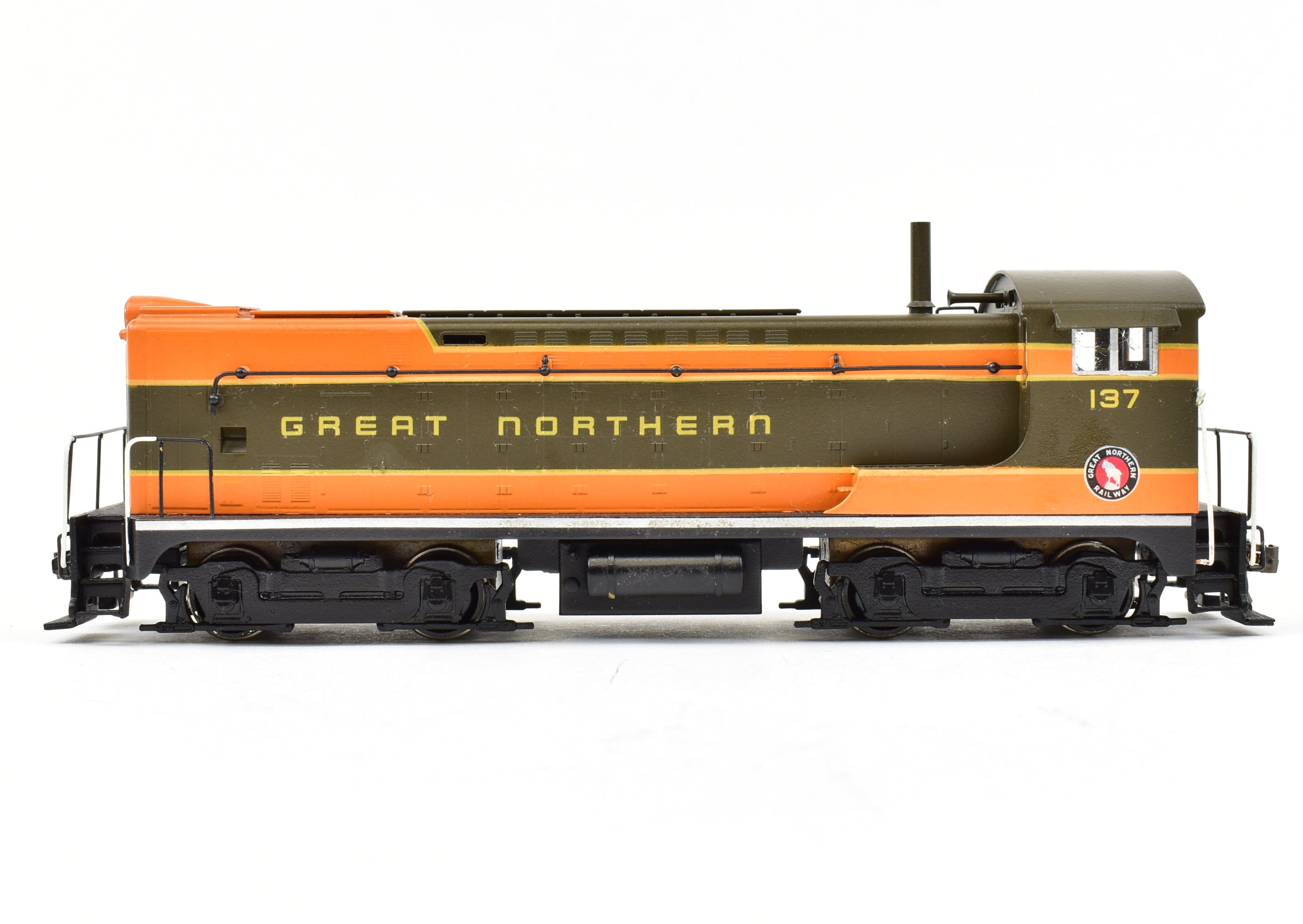 HO Scale Brass Hallmark Models GN - Great Northern Baldwin VO - 1000 Diesel Switcher Professionally Painted Model Train