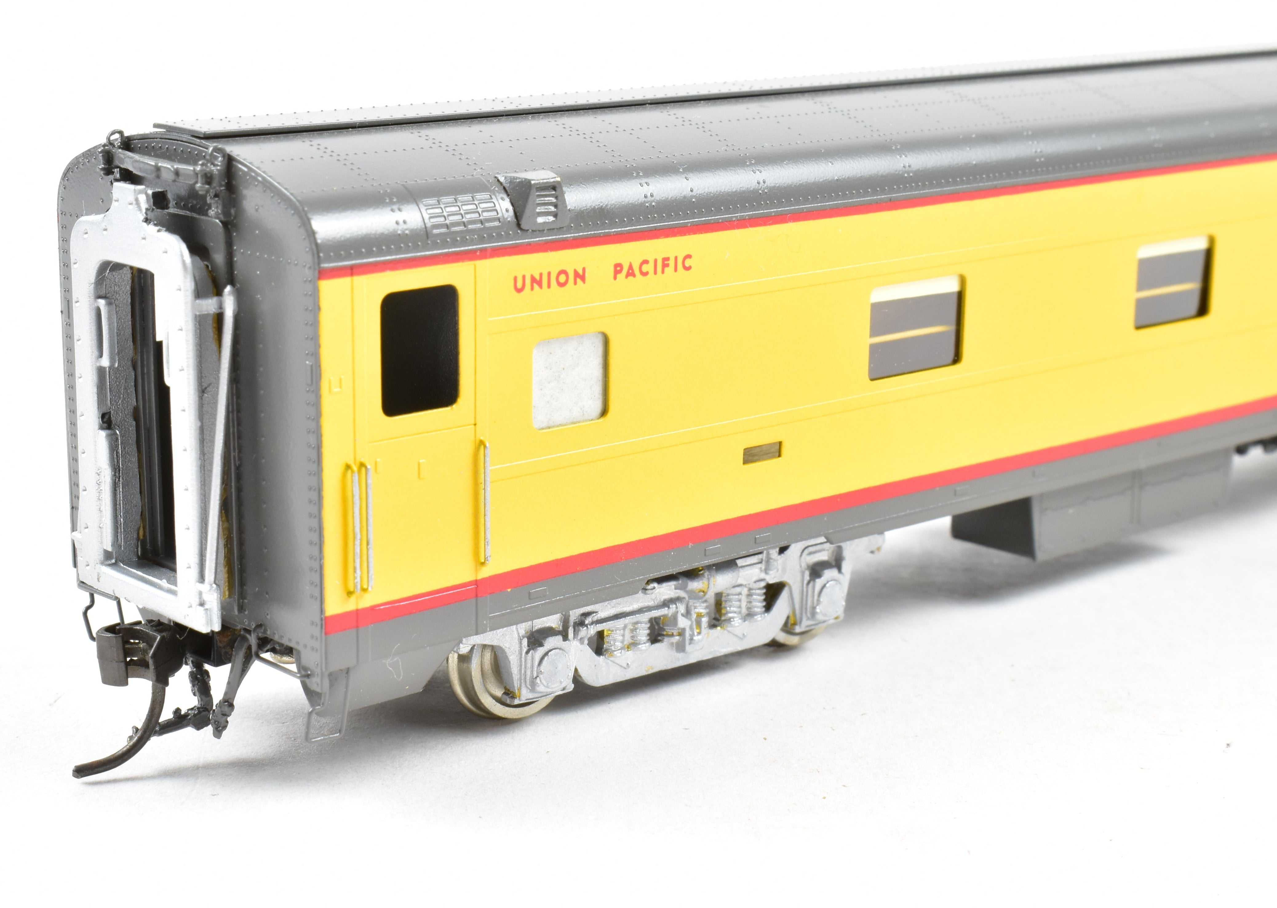High - Quality HO Scale Brass Cascade Models C&NW - Chicago & North Western 12 RMT/4DBR Western Series Sleeper Car for Model Trains, CP Version