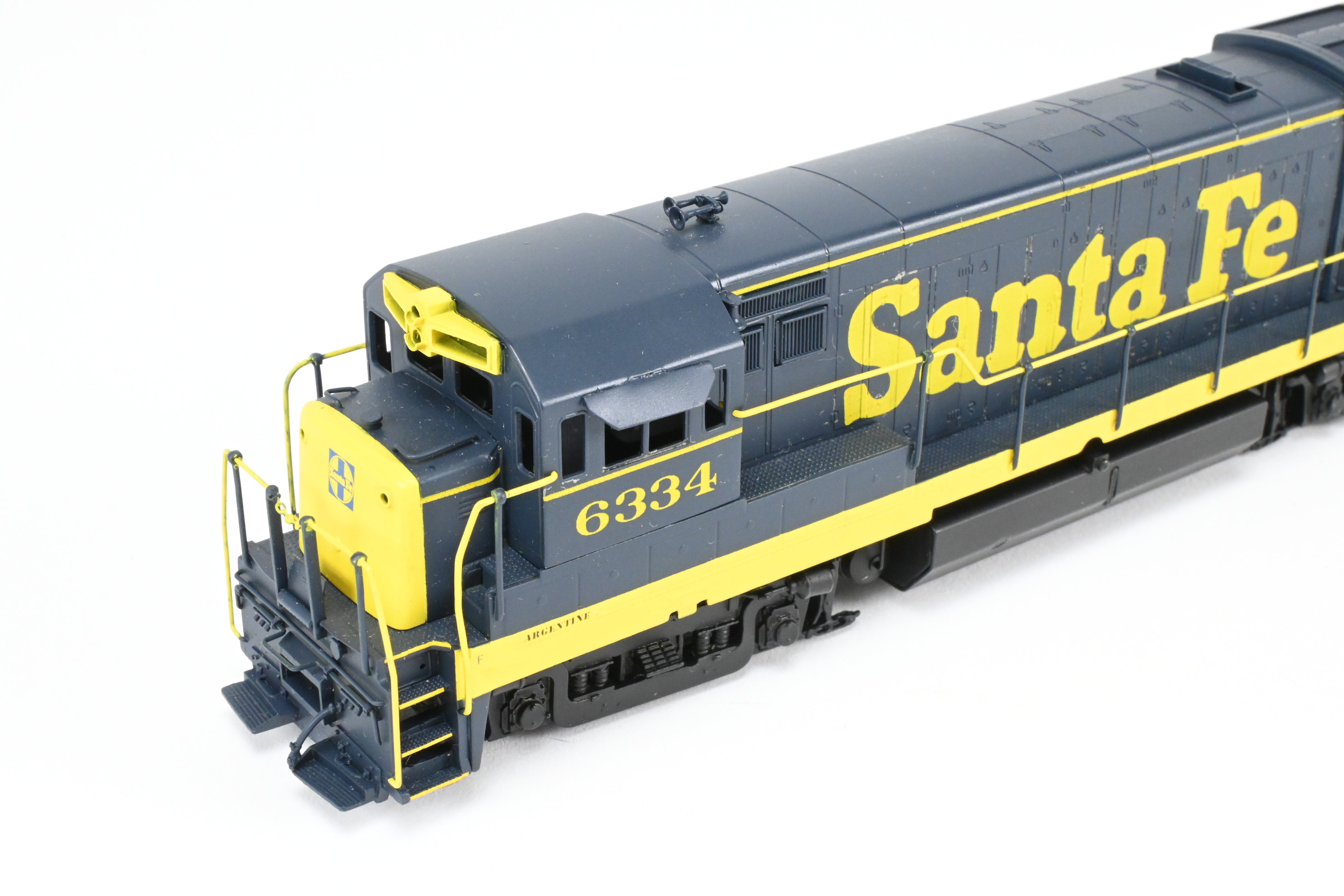 HO Scale Brass Model Train - Oriental Limited ATSF - Santa Fe GE U23B 2300 HP Low Hood Locomotive with AAR - B Trucks, Road Number FP #6334