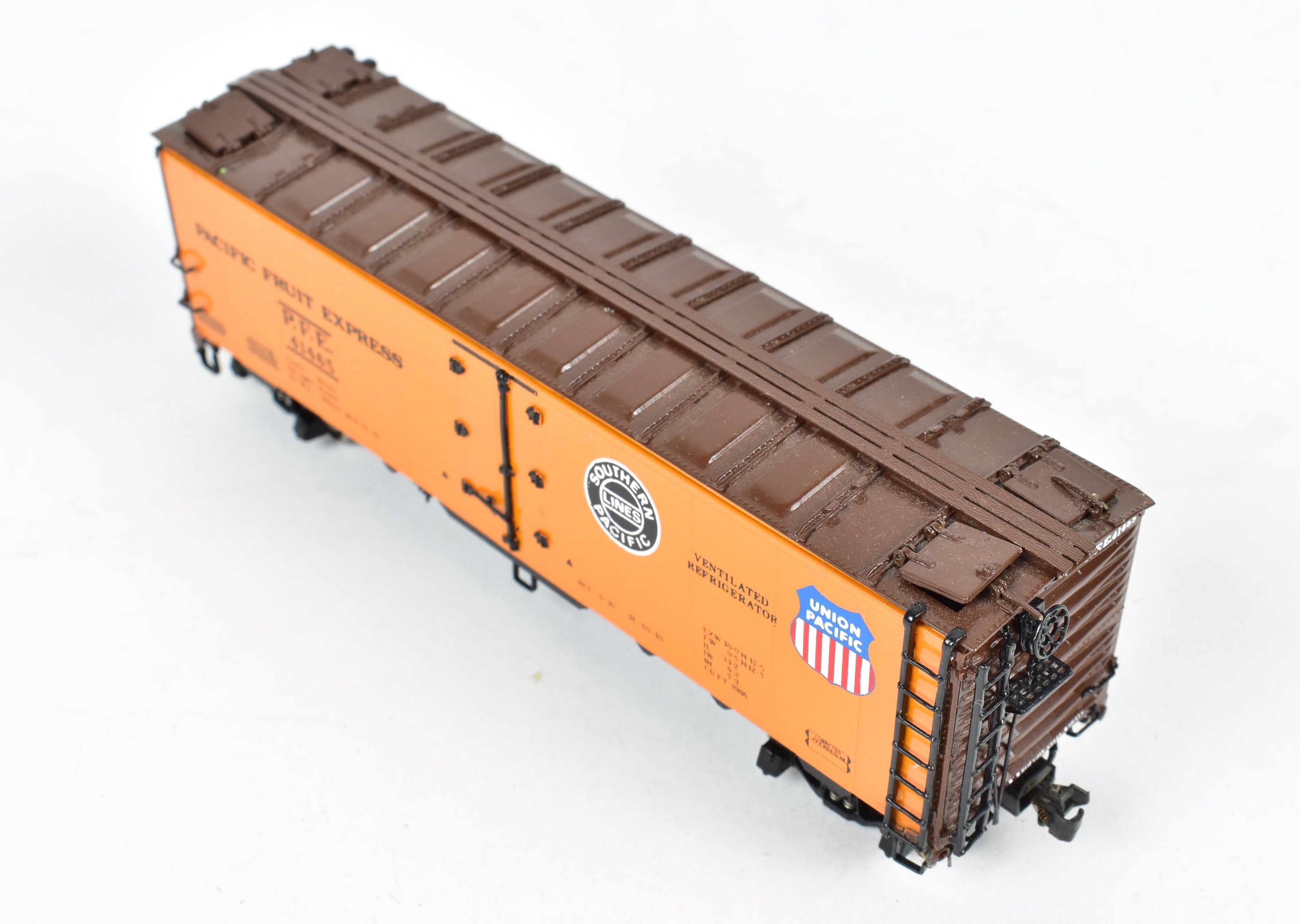High - Quality HO Scale Brass Challenger Imports CIL Pacific Fruit Express R - 40 - 10 Refrigerator Car Model with FP #41465
