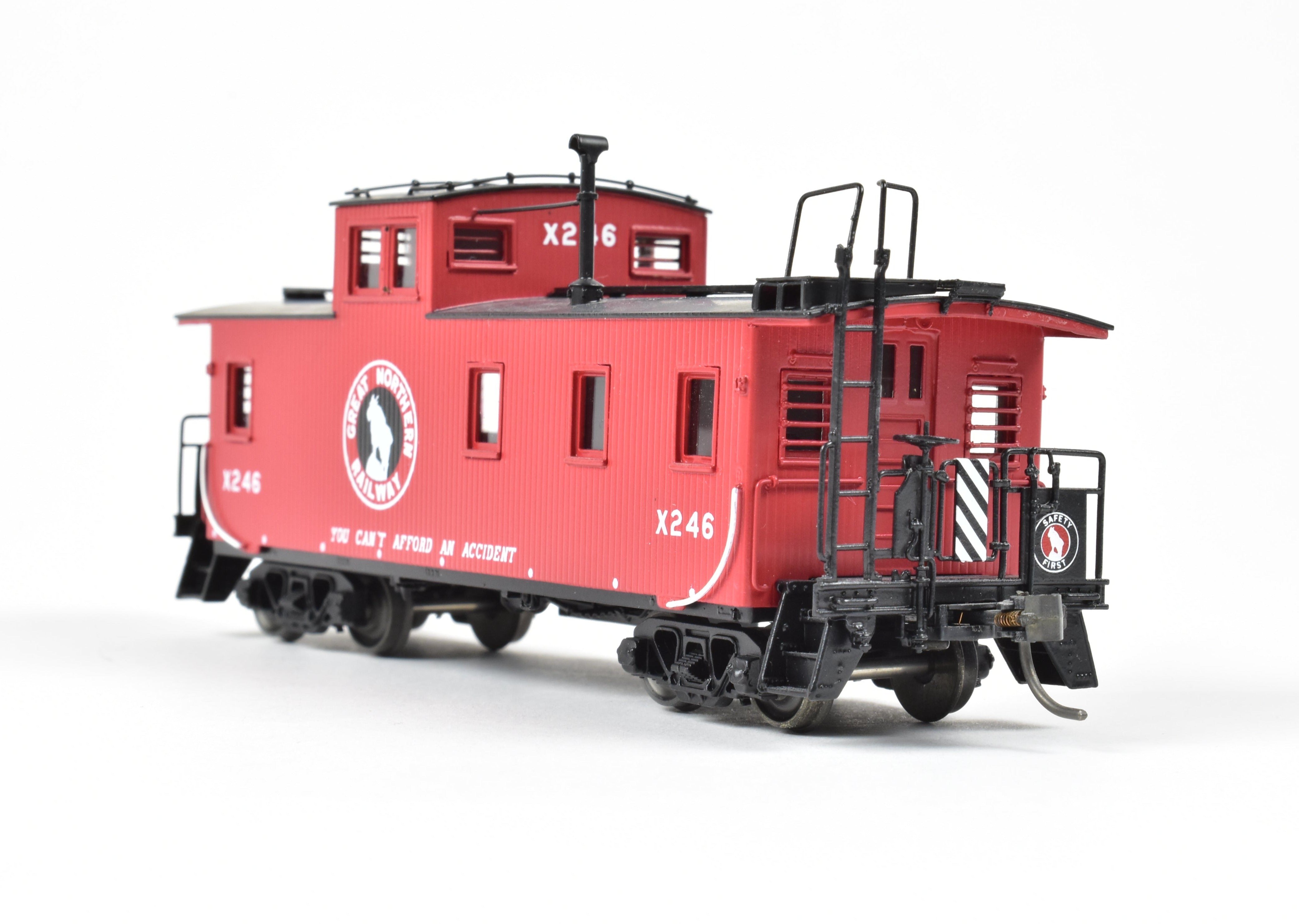 HO Brass OMI Overland Models' Great Northern 30' Lighted Wood Sided Caboose #X246