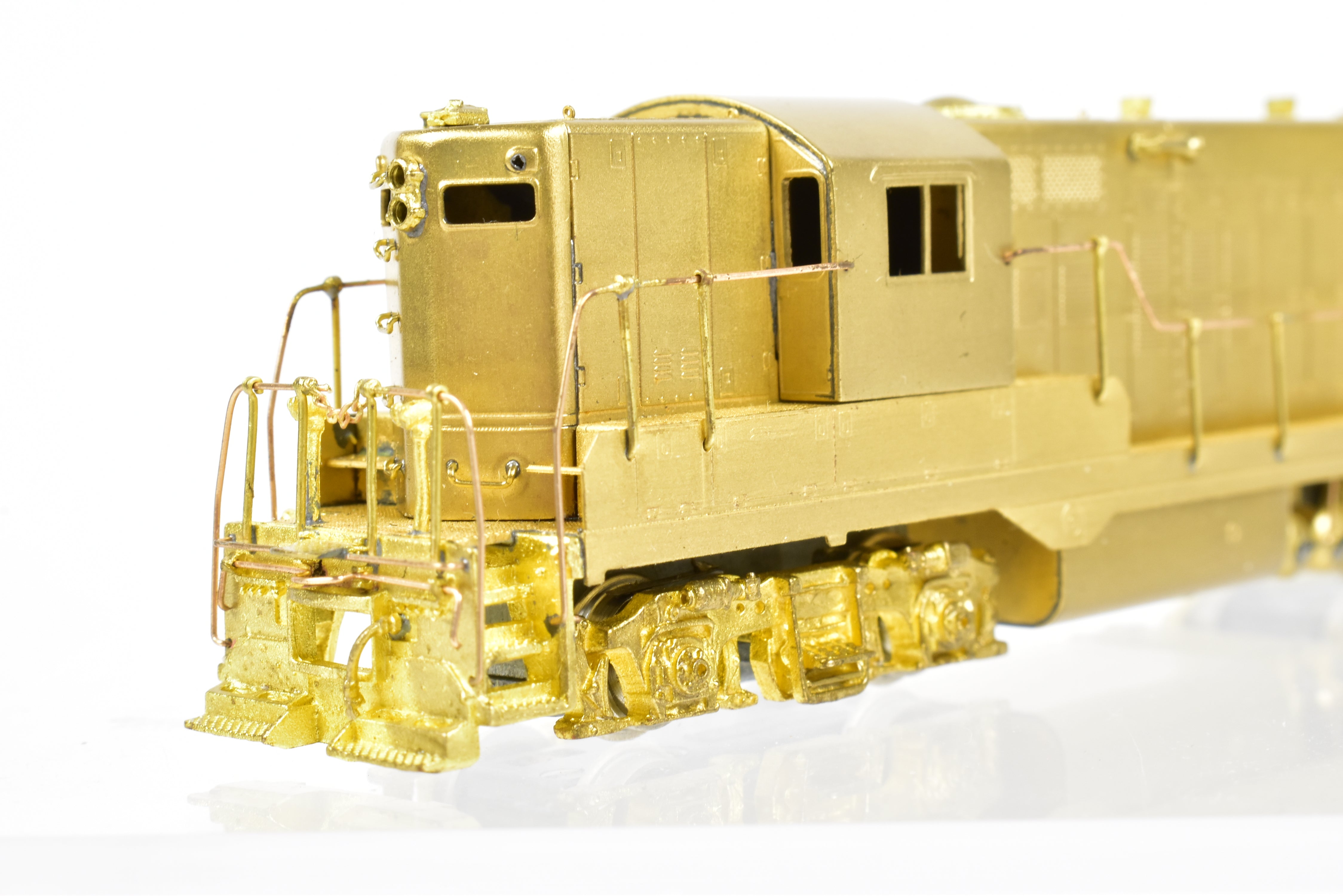 N Scale Brass Hallmark Model EMD GP - 9 Standard Version Train Model with Detachable Dynamic Brakes for Various Road Layouts
