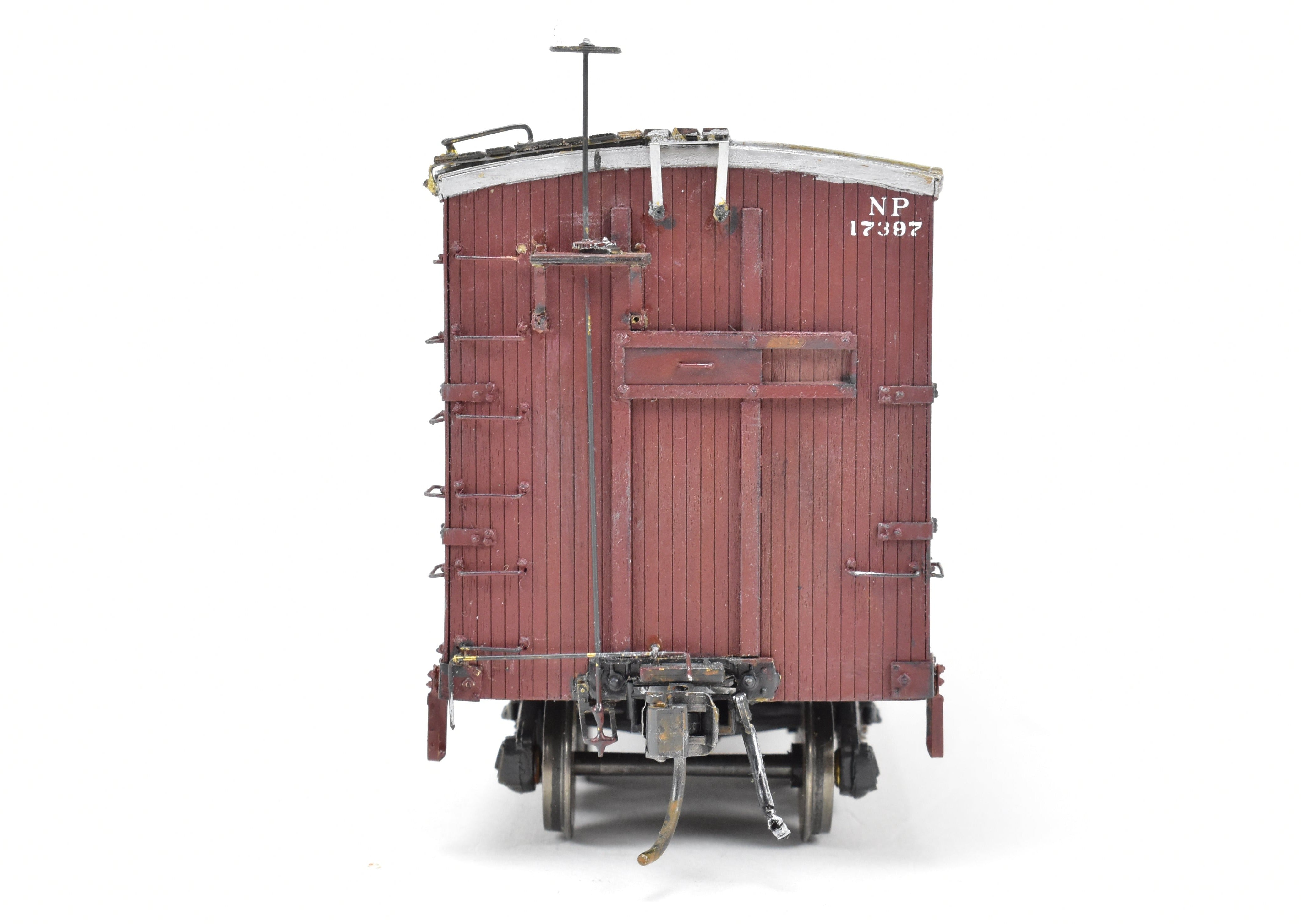 O Scale Pro - Built & Painted Northern Pacific 40' Truss Rod Boxcar Kit 403220