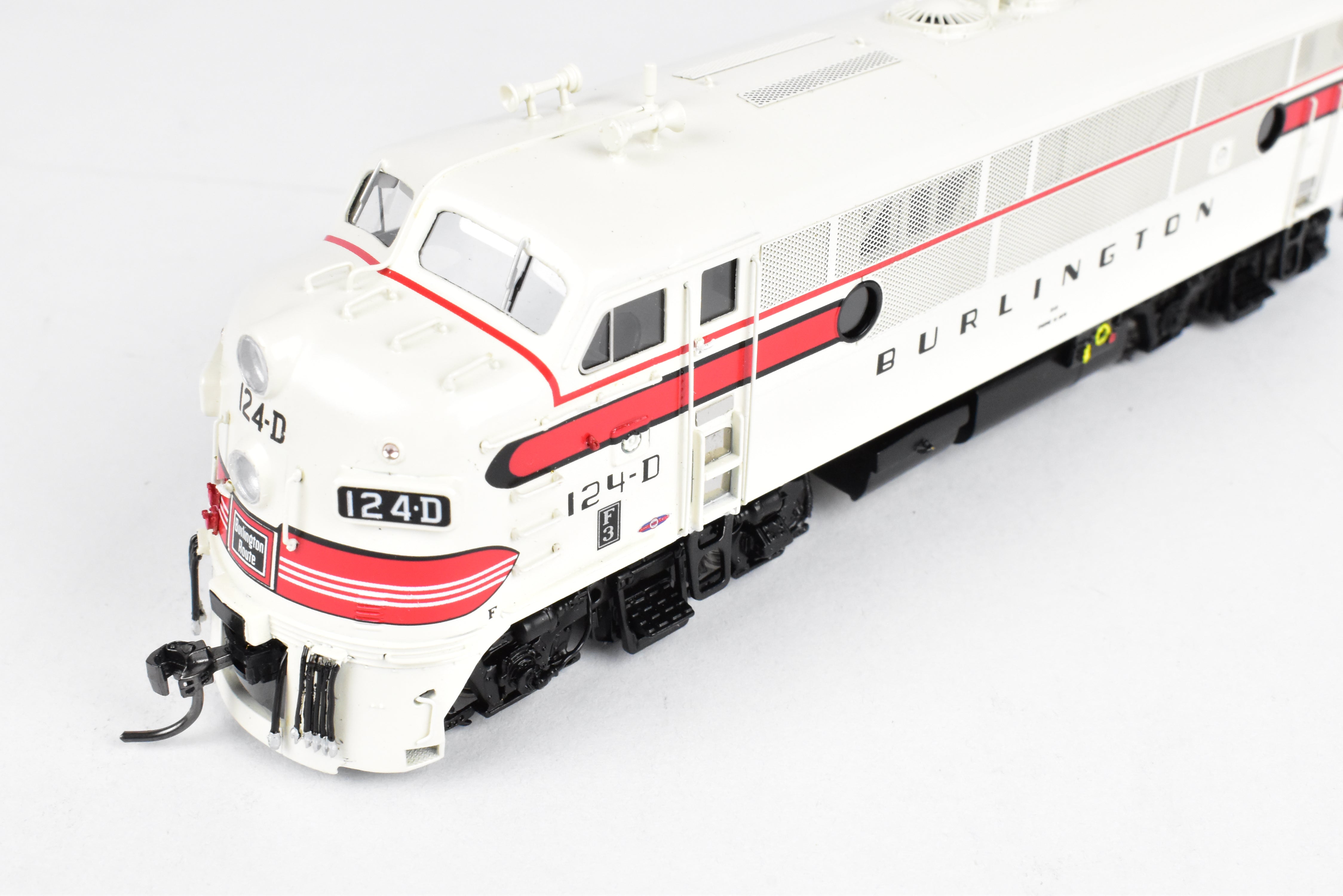HO Scale Brass DVP Division Point EMD F3 A/A Set Factory Painted 122 - A/124 - D