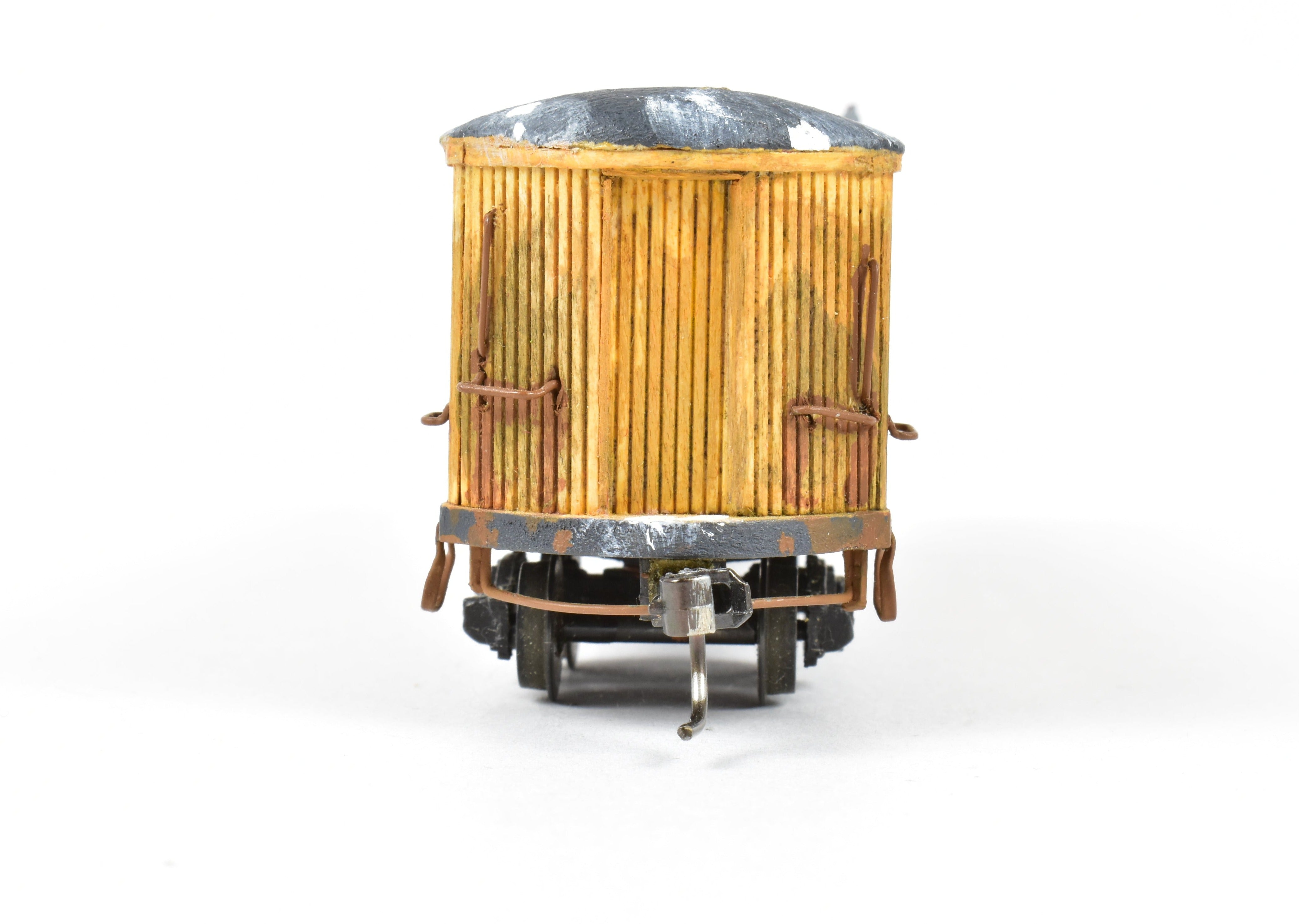 HO La Belle Woodworking Yellow #215 Fully Assembled Weathered Freight/Baggage Trailer