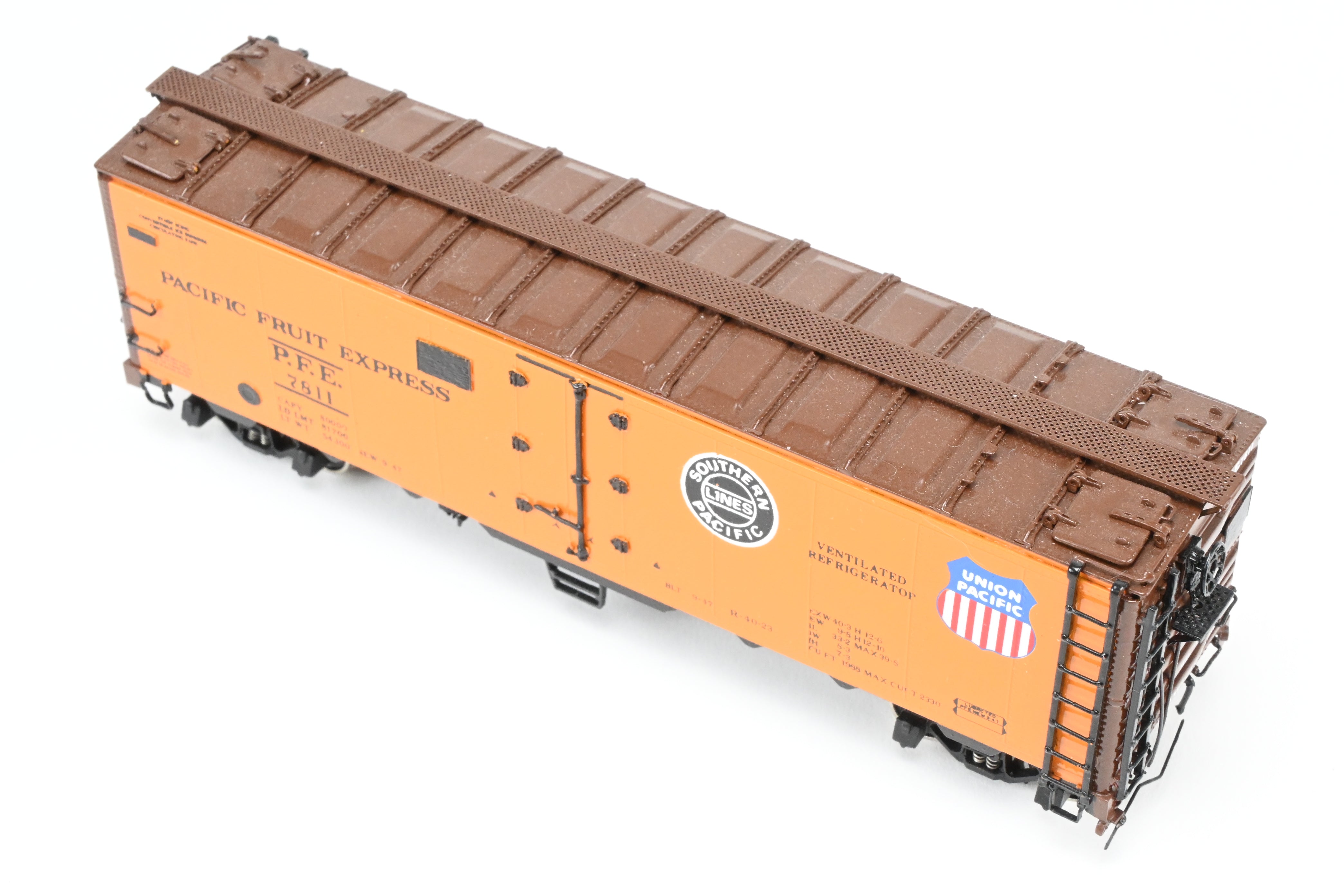High - Quality HO Scale Brass CIL Challenger Imports Pacific Fruit Express R - 40 - 23 Steel Refrigerator Car Model with FP #7811