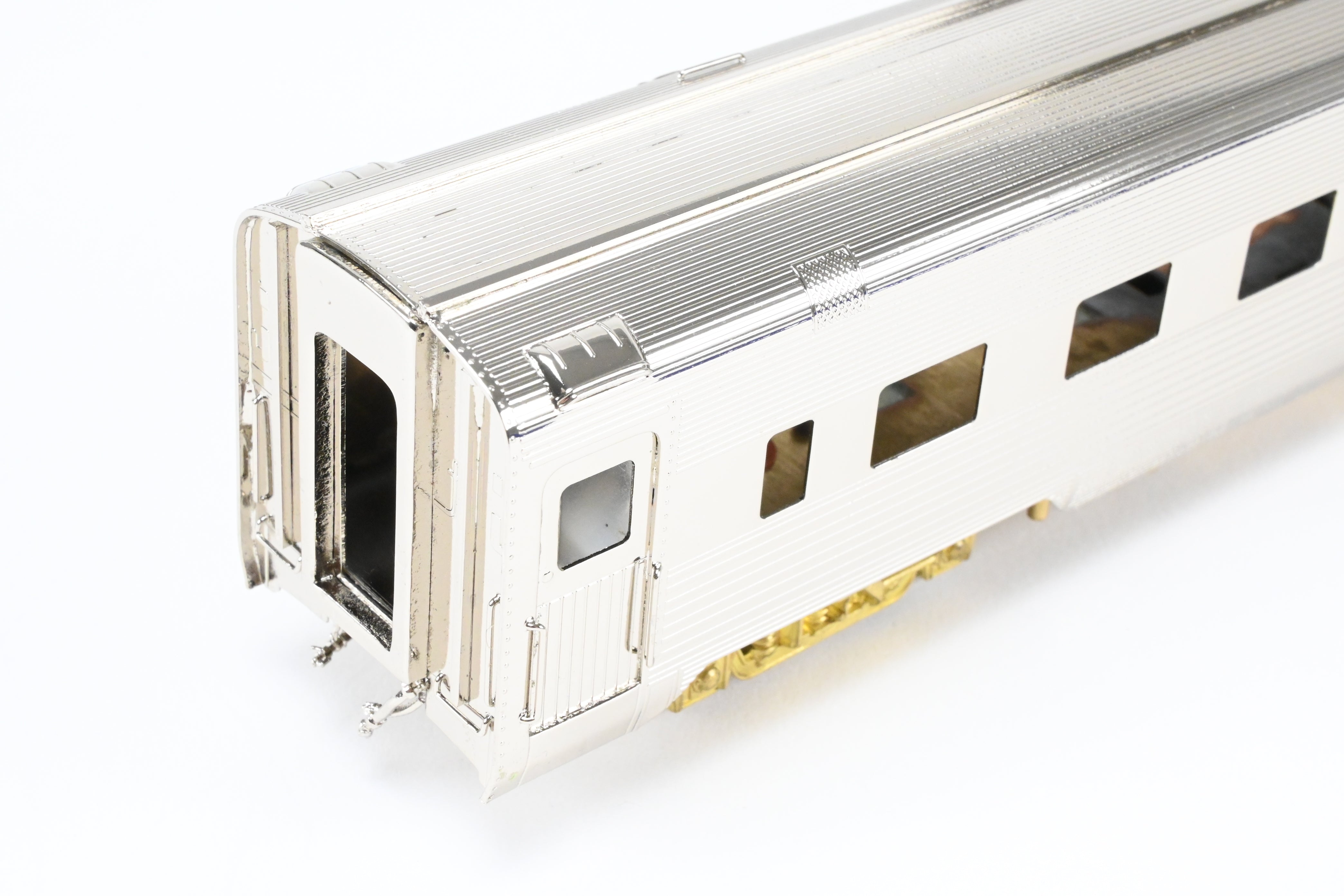 HO Scale Brass AT&SF Santa Fe Budd Pine 10RMT-6DBR Skirted Sleeper Model