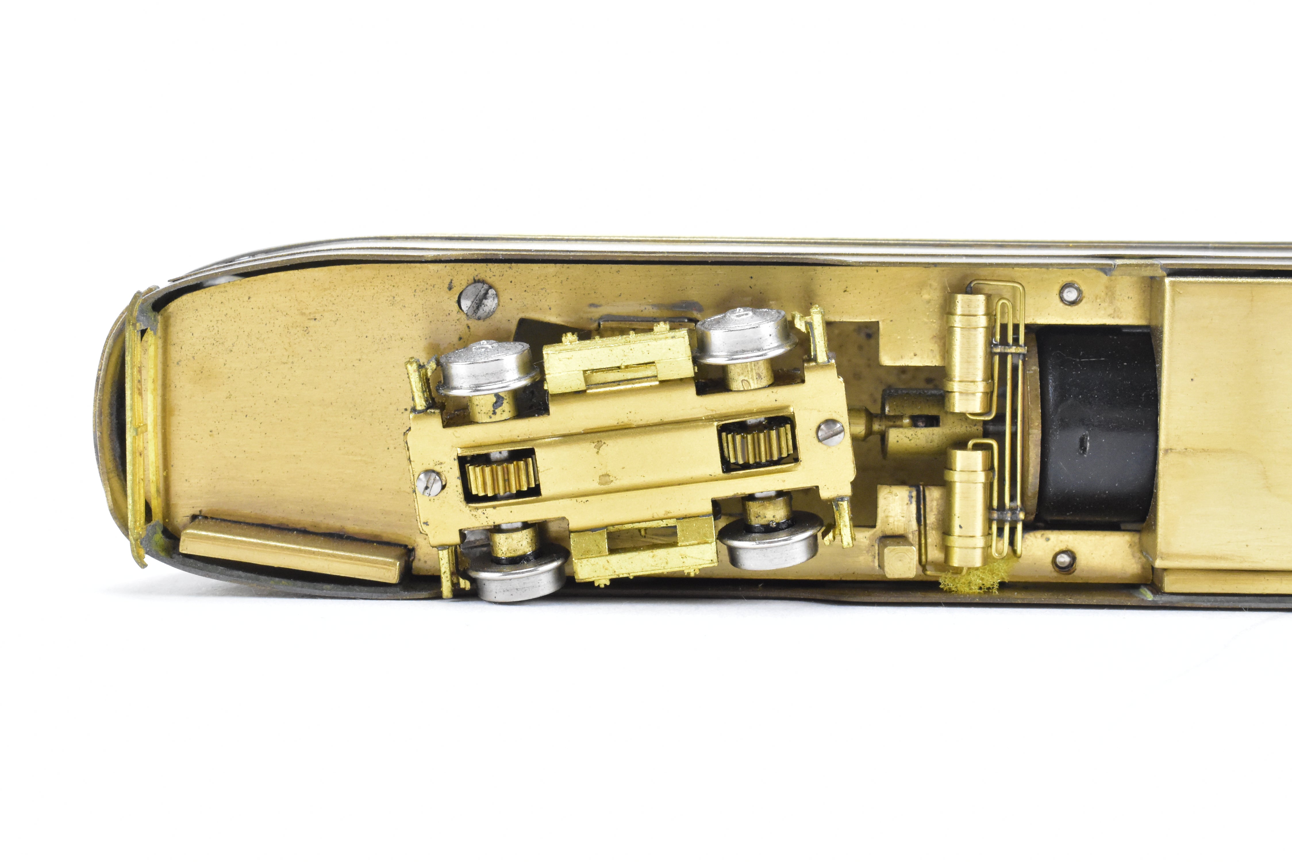 High - Quality HO Scale Brass Model of WP Car Corp. 1946 PCC Type - B Trolley with Blinker Doors for Model Railroading Enthusiasts