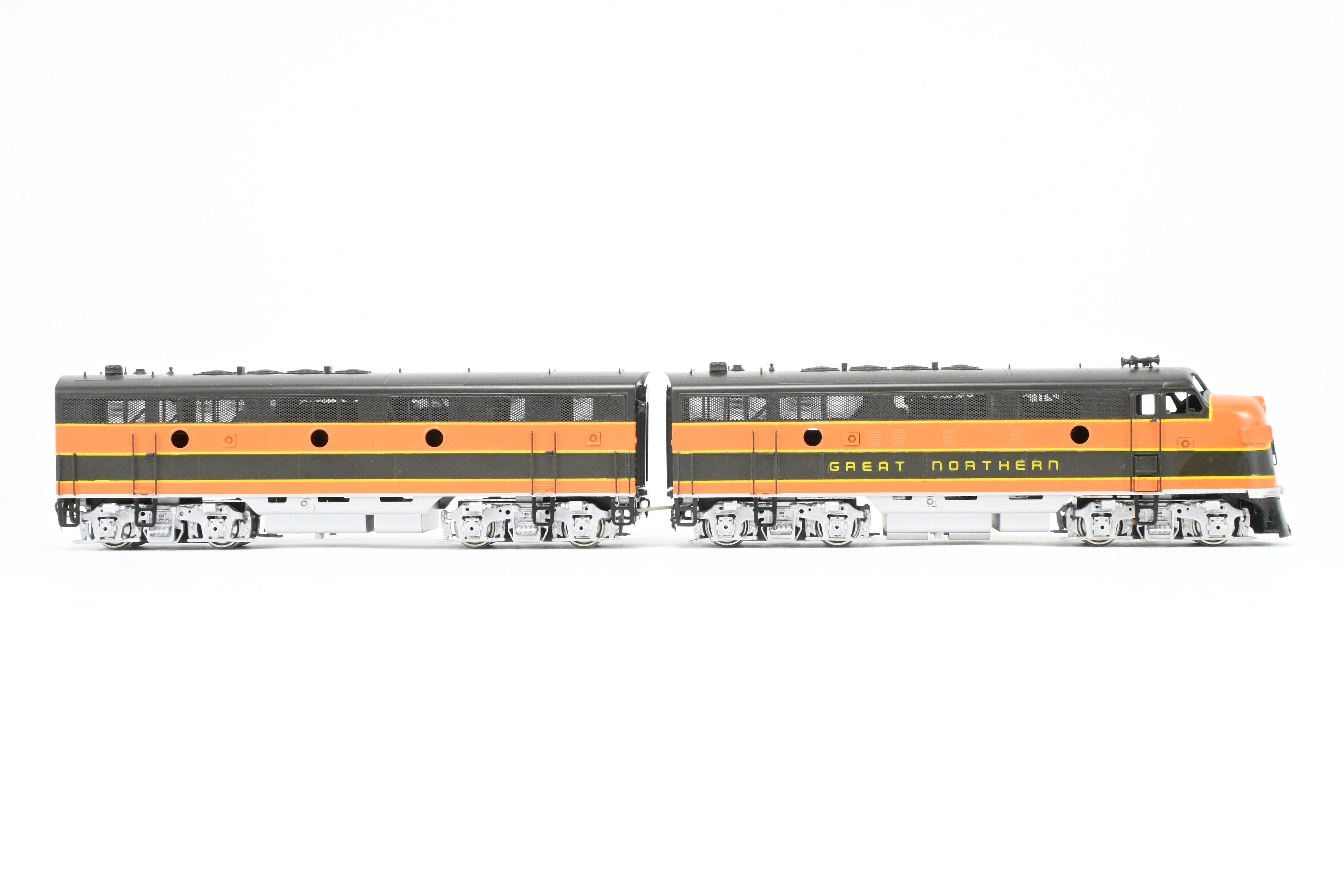HO Scale Brass Model Train - Oriental Limited Great Northern EMD F3A/F3B 1500 HP Phase II/III FP Passenger Scheme Replica