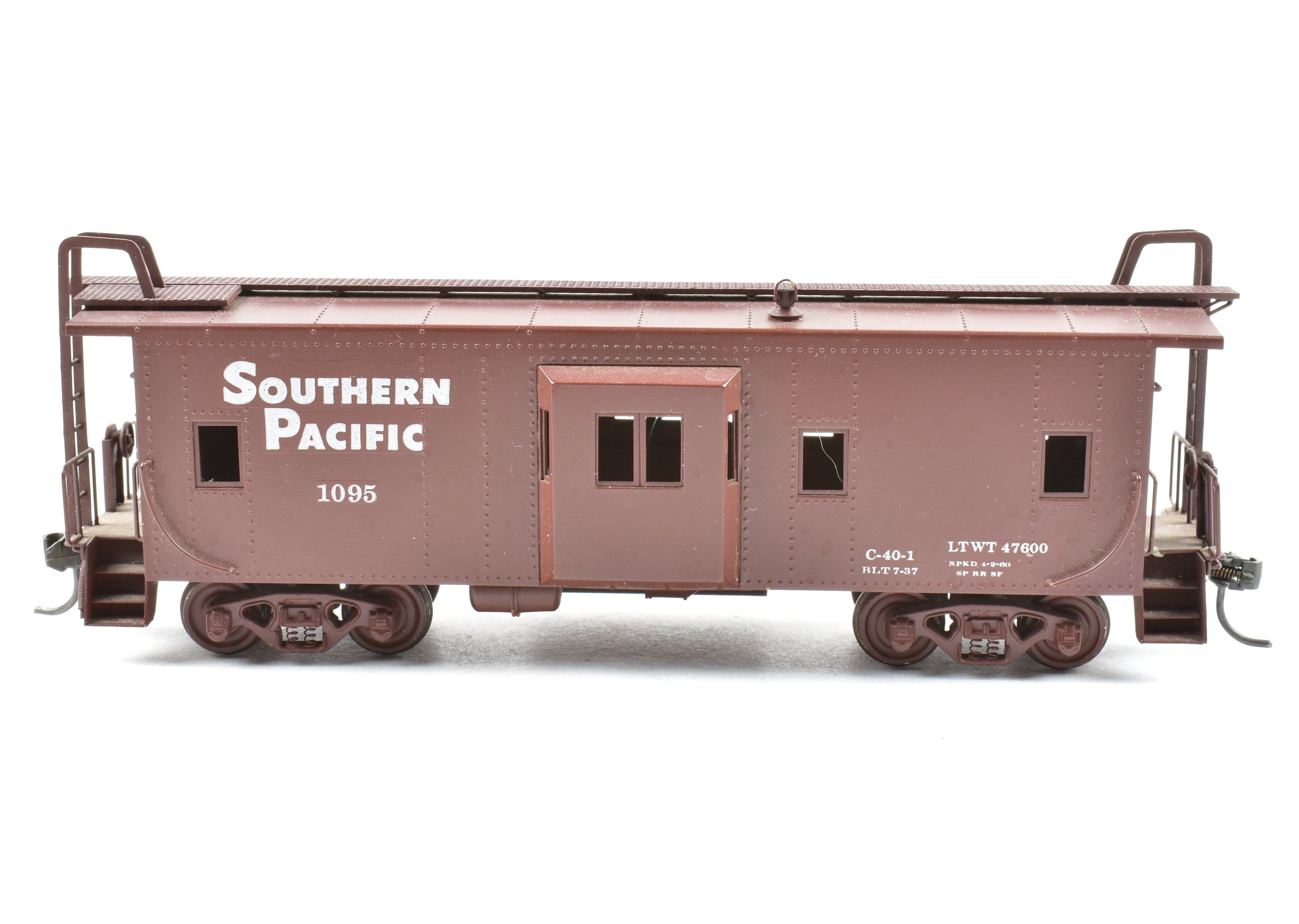 High - Quality HO Scale Brass Custom - Painted Southern Pacific Bay Window Caboose Model by Trains Inc.