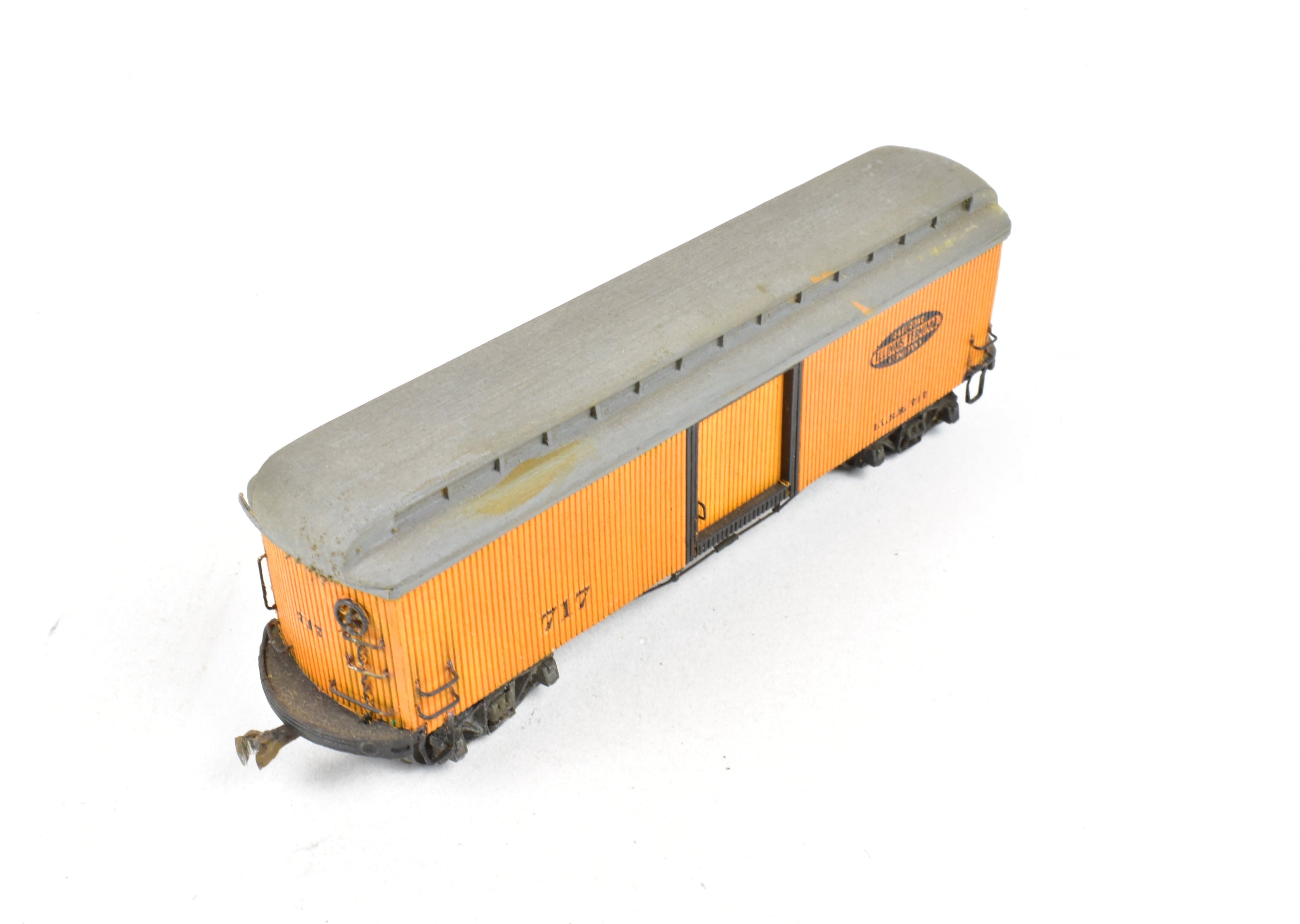 HO Scale La Belle Woodworking Illinois Terminal System Freight/Baggage Trailer Model Kit, Built and Painted, #717