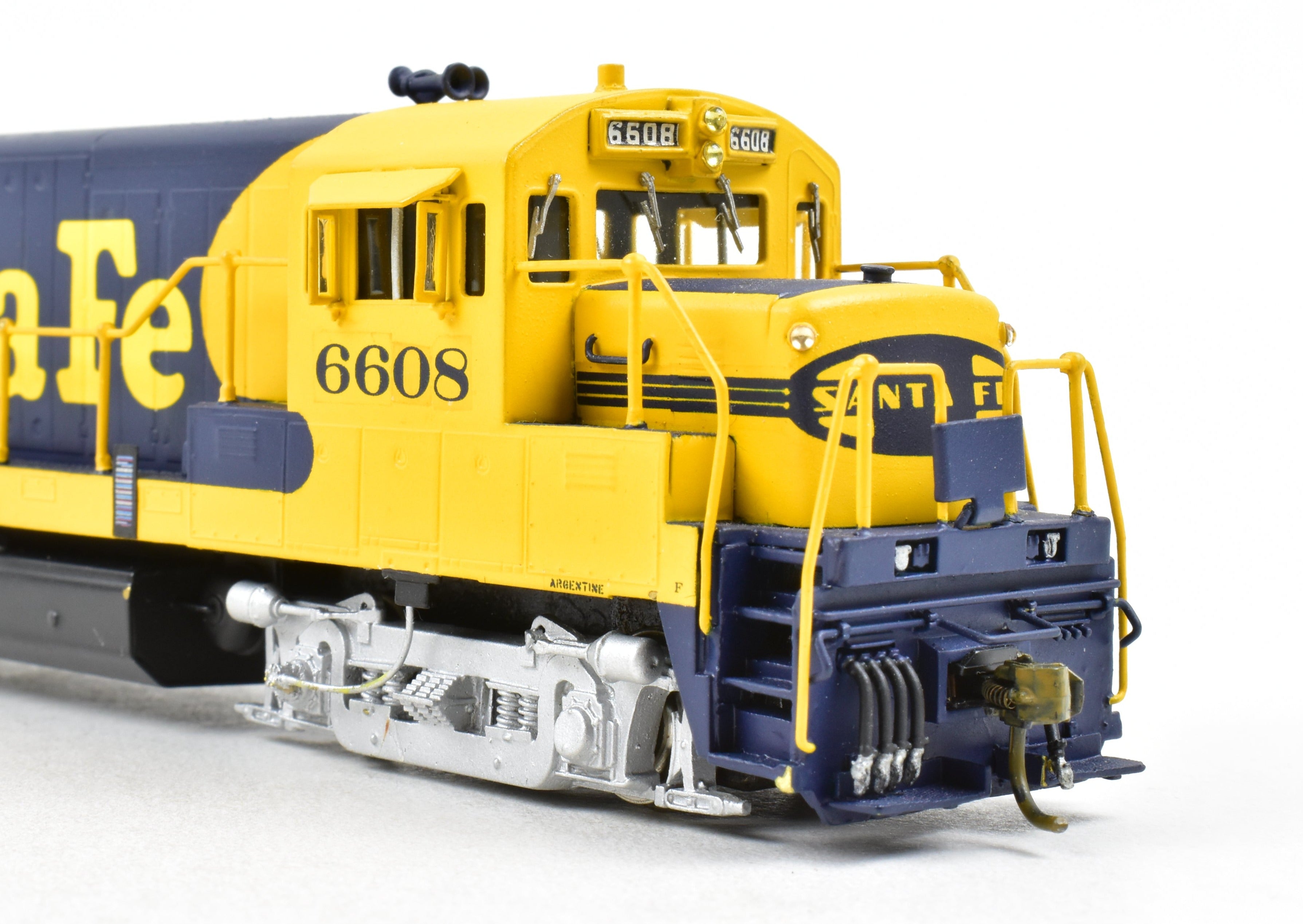 HO Scale Brass Model of Oriental Limited ATSF - Santa Fe GE U25B with 2500 HP Low Hood and Early Pro Painted Finish