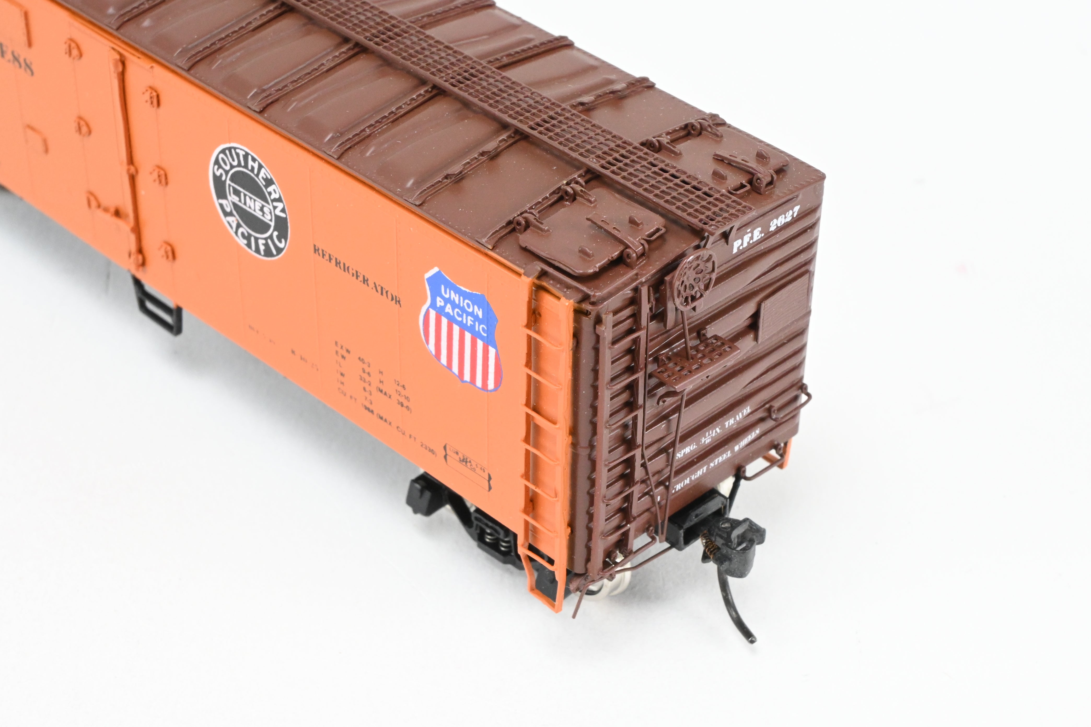 High - Quality HO Scale Brass CIL - Challenger Imports PFE - Pacific Fruit Express R - 40 - 25 Refrigerator Car Model, FP #2627