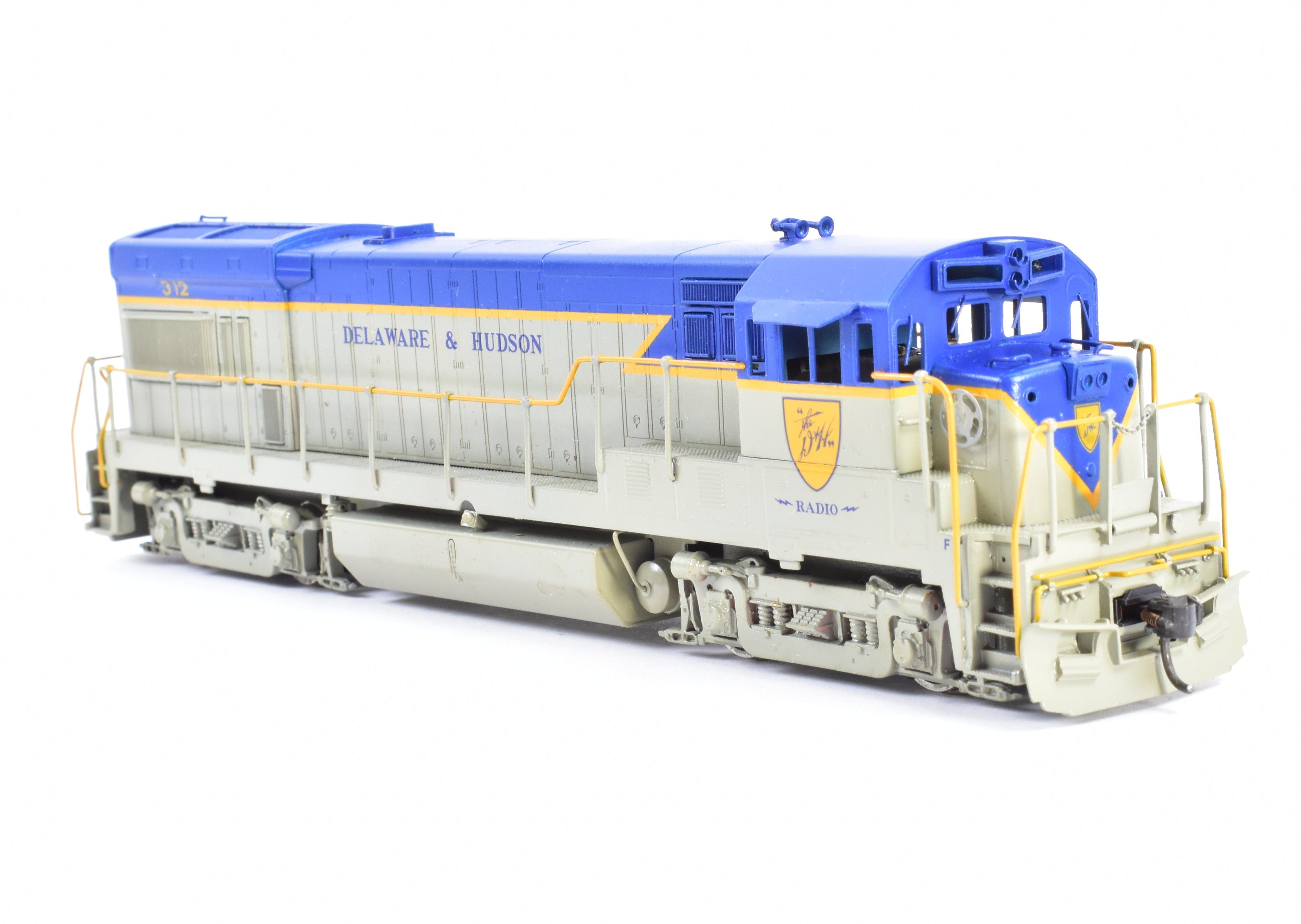 HO Scale Brass Oriental Limited Delaware & Hudson GE U-30B 3000 HP Low Hood Road Switcher Model Locomotive Custom Painted with Number 312