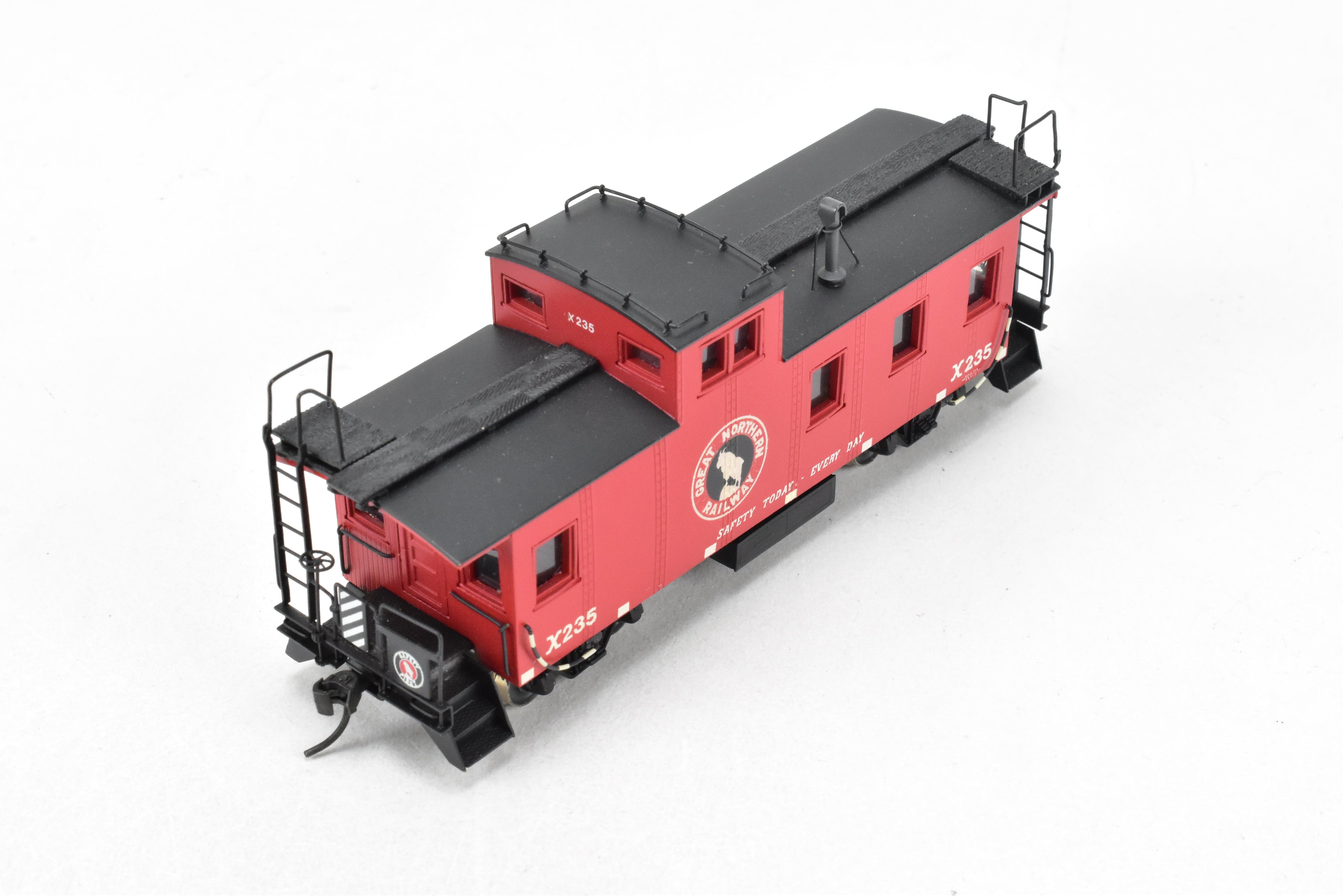 HO Brass OMI Great Northern 30' Plywood Sheath Caboose X235 by Overland Models