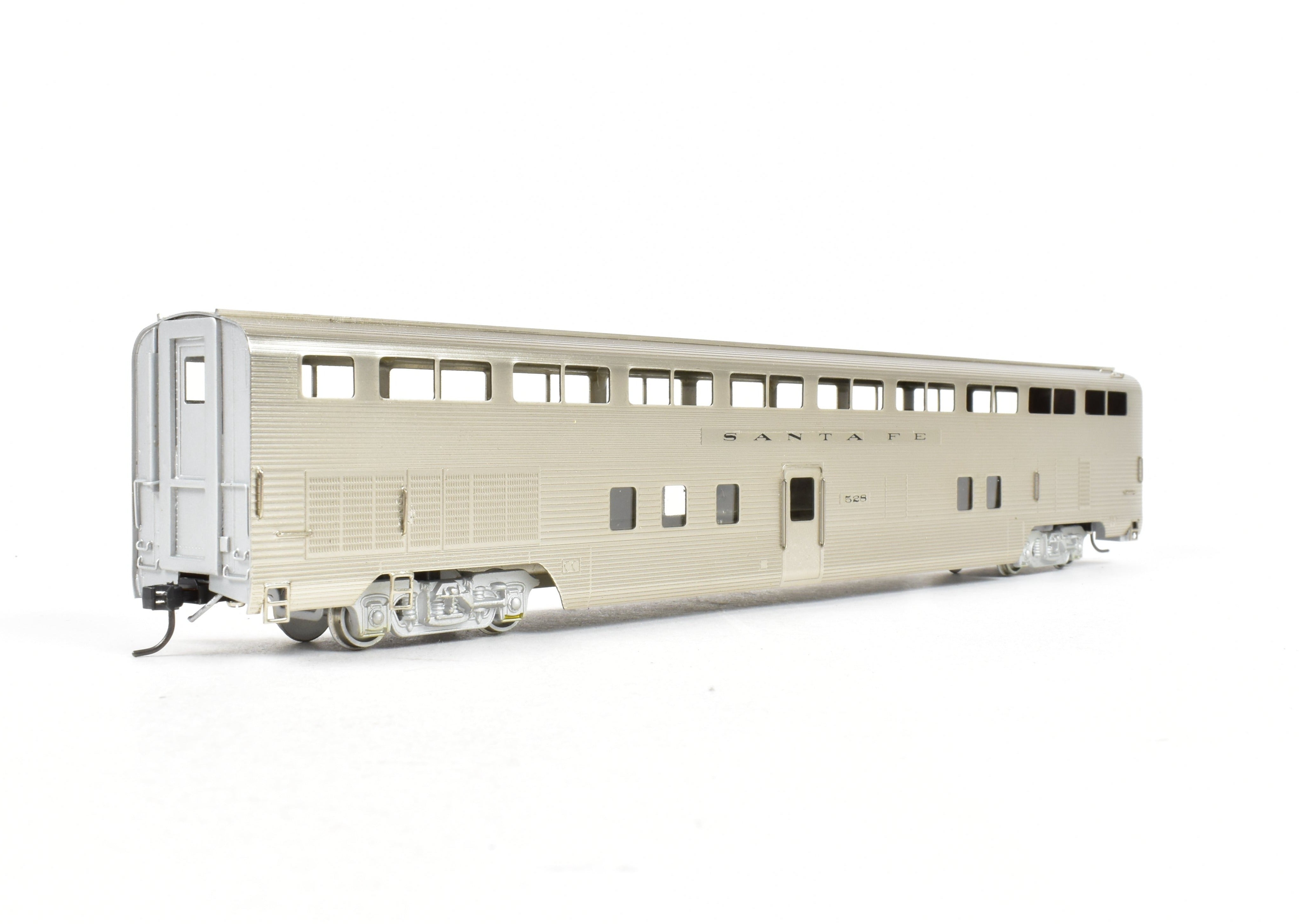 HO Scale Brass Model - Hi - Country Brass ATSF Santa Fe 500 Series High - Level Transition Chair Car Number 528