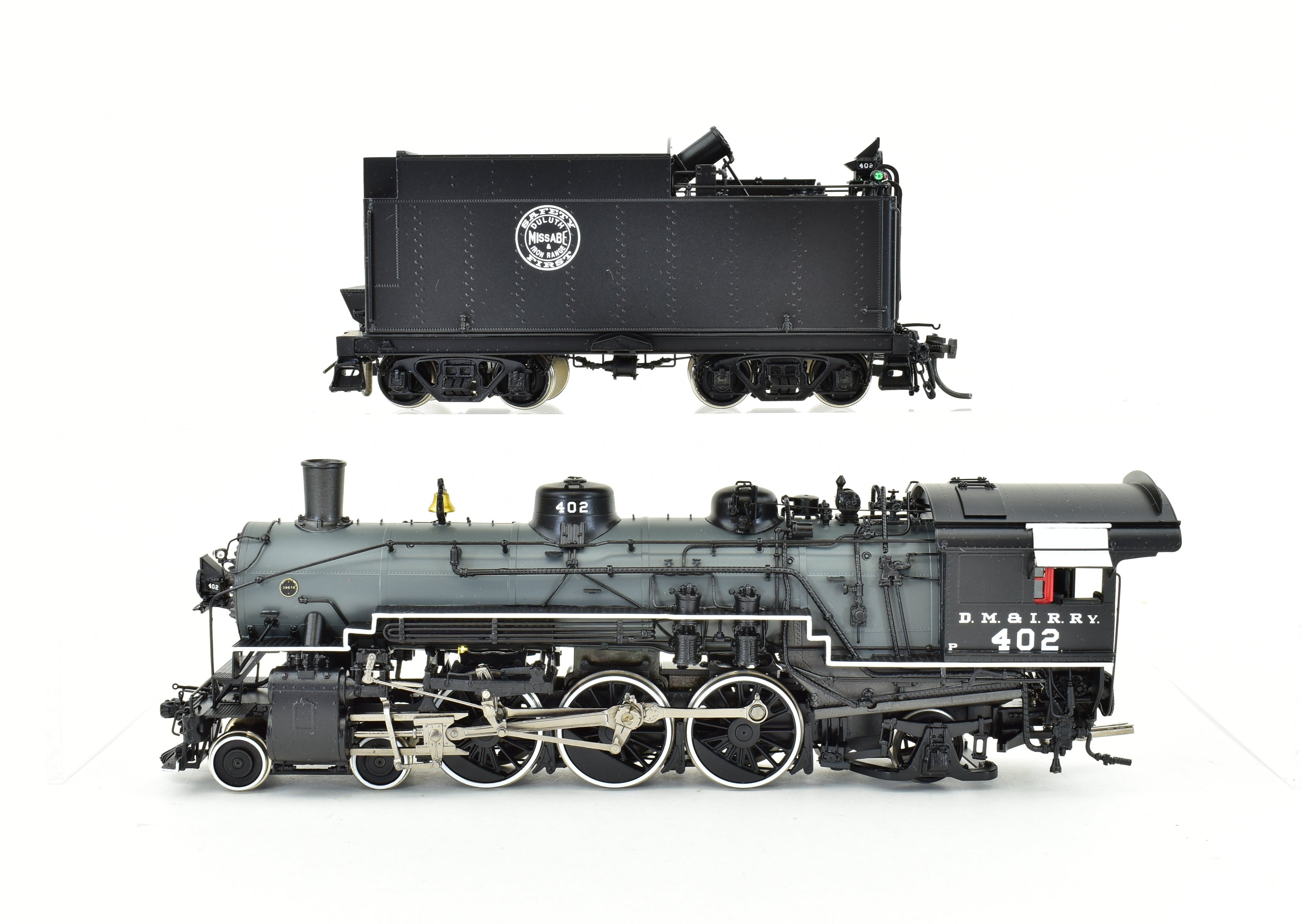 HO Scale Brass Steam Locomotive - Division Point DM&IR - Duluth Missabe & Iron Range Class P 4-6-2 #402 with Grey Boiler Scheme and Front Pilot