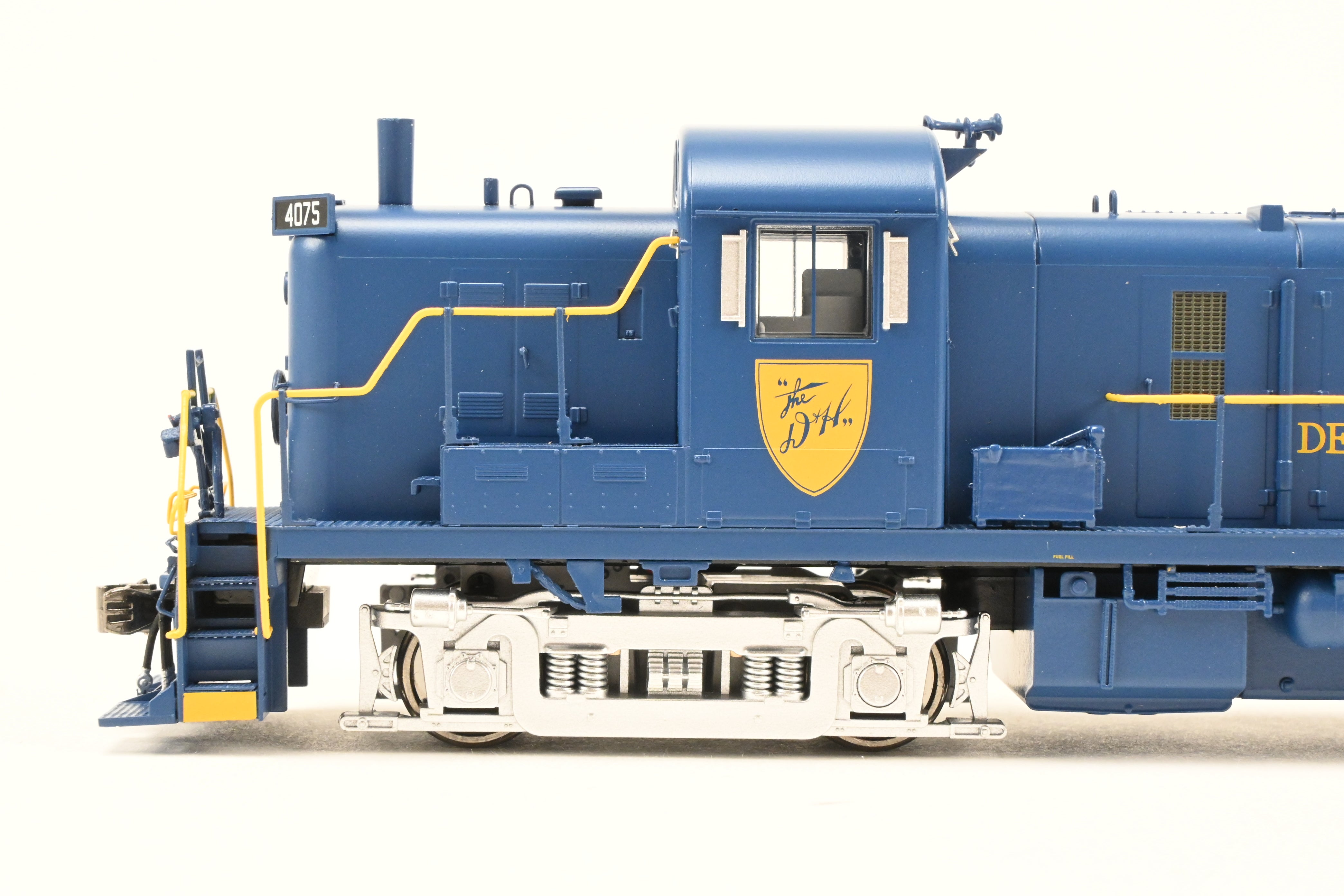 HO Scale Bowser Executive Line Delaware & Hudson Alco RS - 3 Model Train with ESU DCC and Sound Function, Factory - Painted in D&H Colors, Road Number 4075