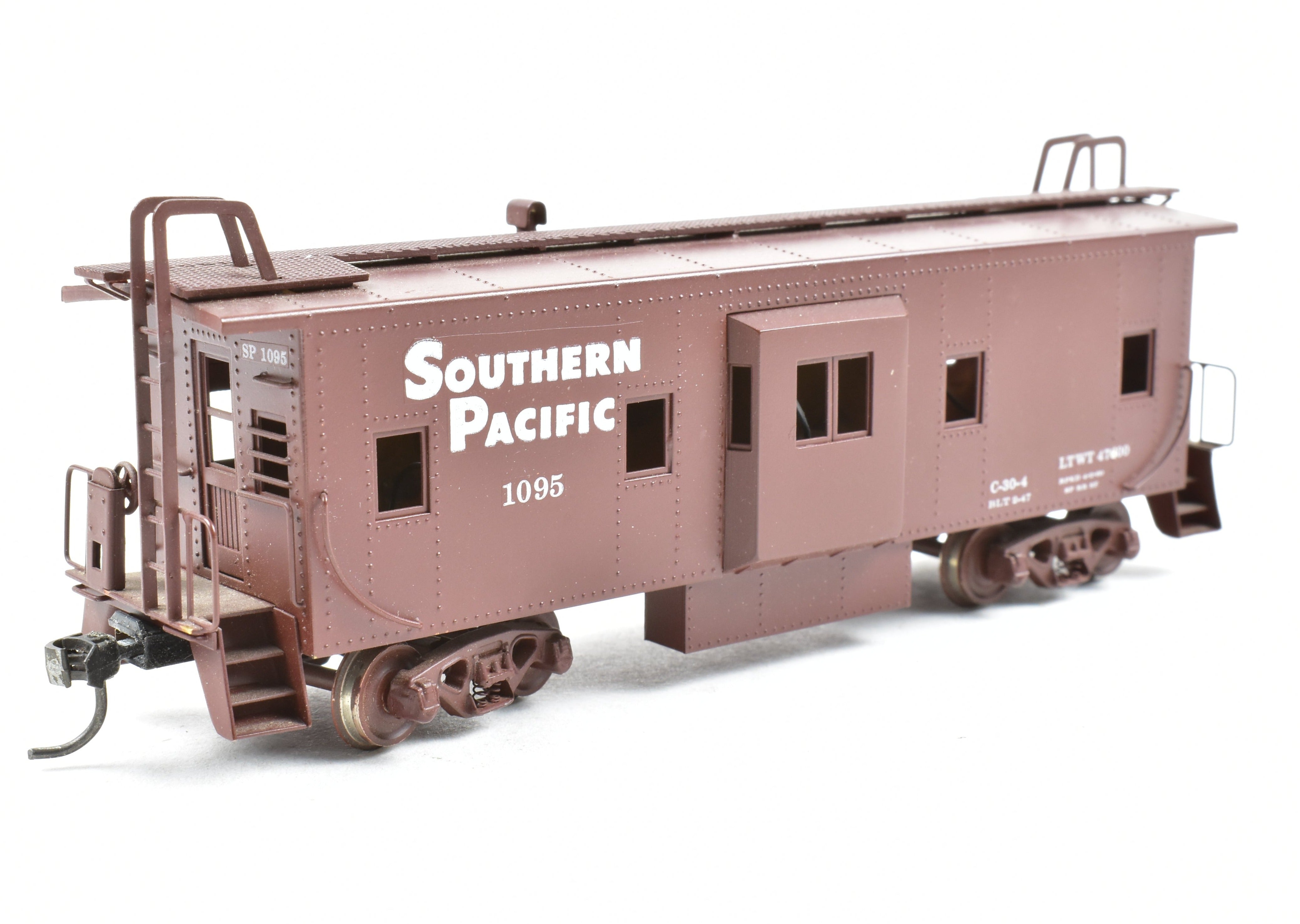 High - Quality HO Scale Brass Custom - Painted Southern Pacific Bay Window Caboose Model by Trains Inc.