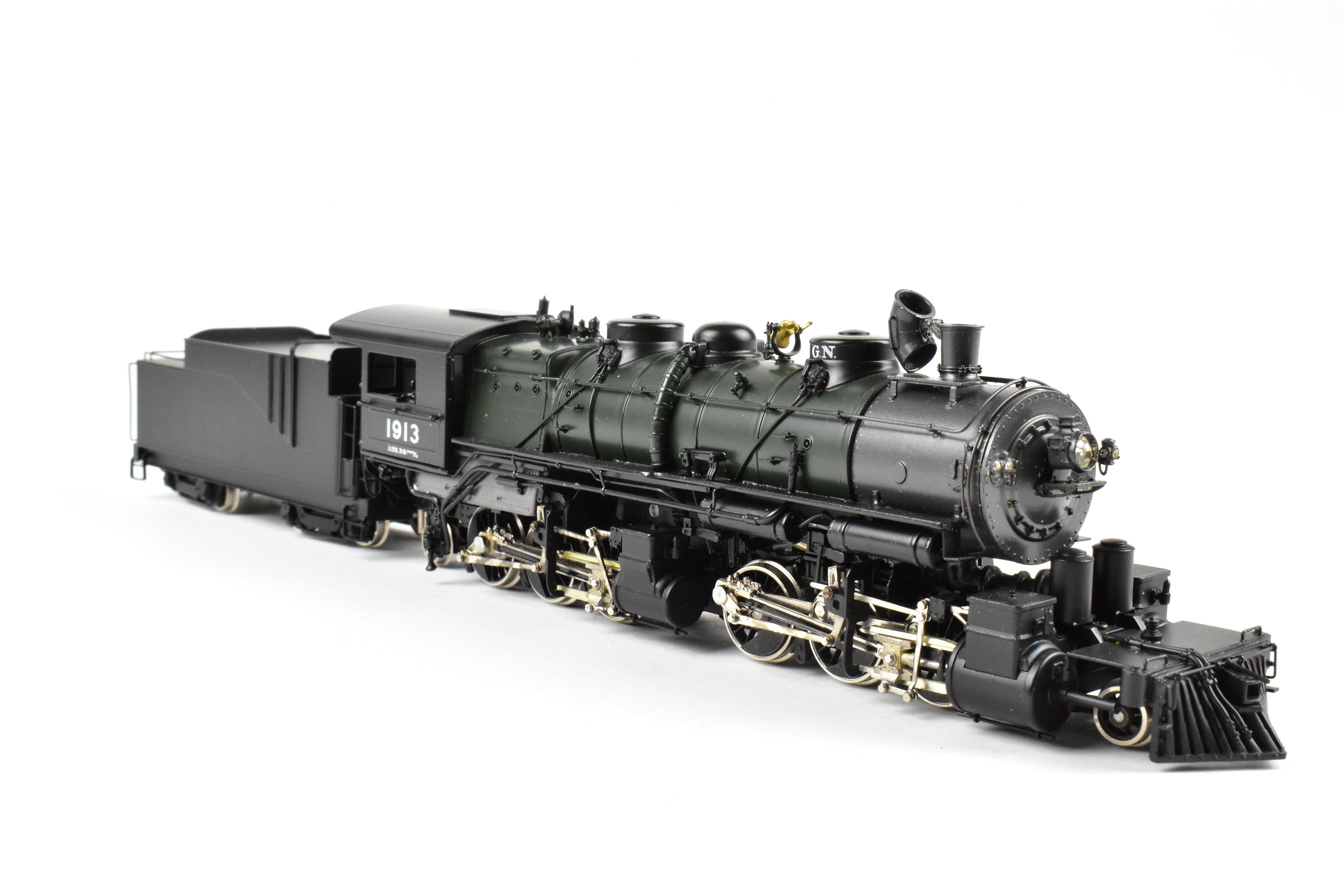 HO Scale Brass Model Train - Tenshodo Great Northern 2-6-6-2 Class L-1 Factory Painted Locomotive #1913 with Crown Design