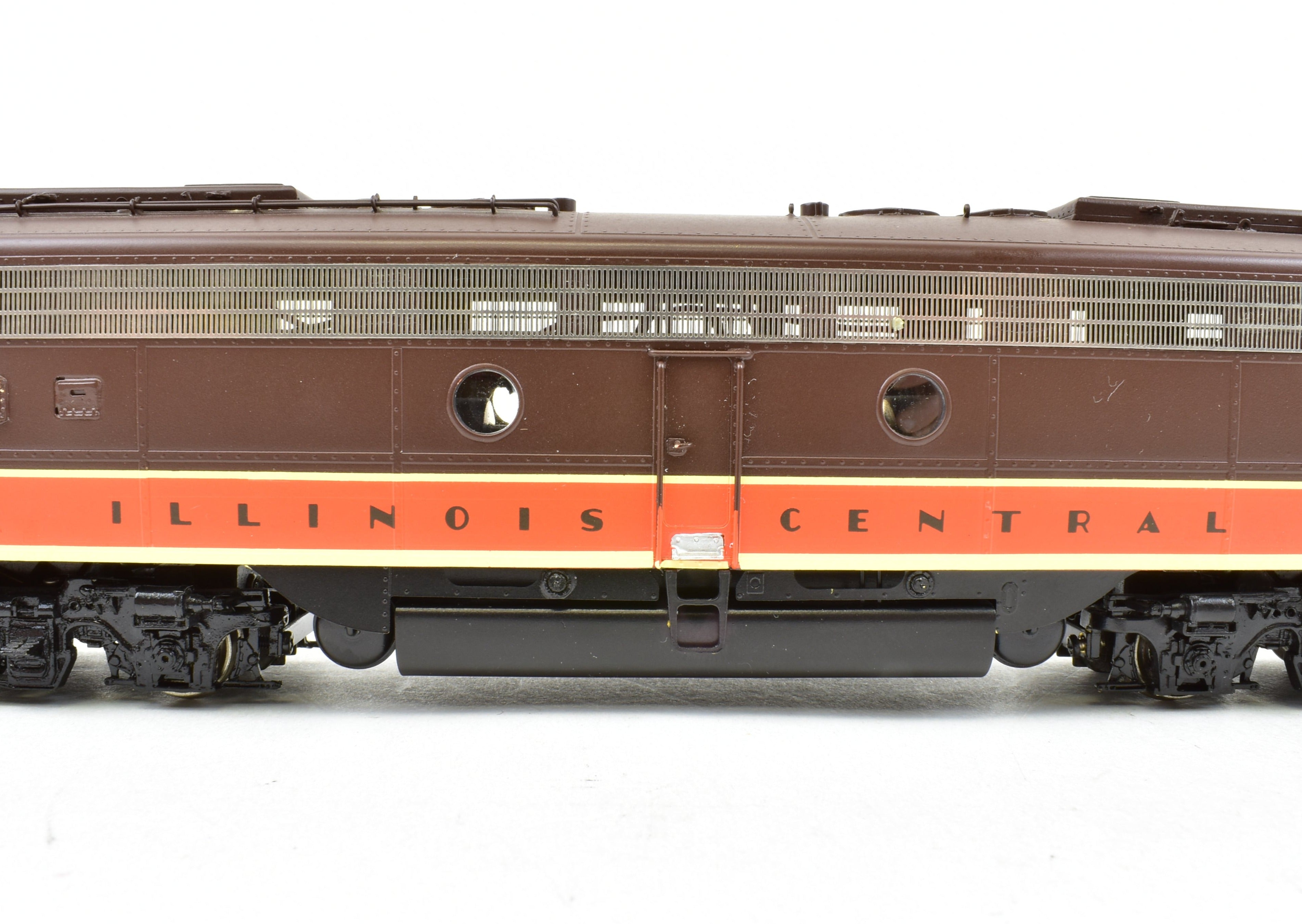 Overland Models IC Illinois Central EMD E9 - A & E8 - B Set, Pro - Painted, ReBoxx