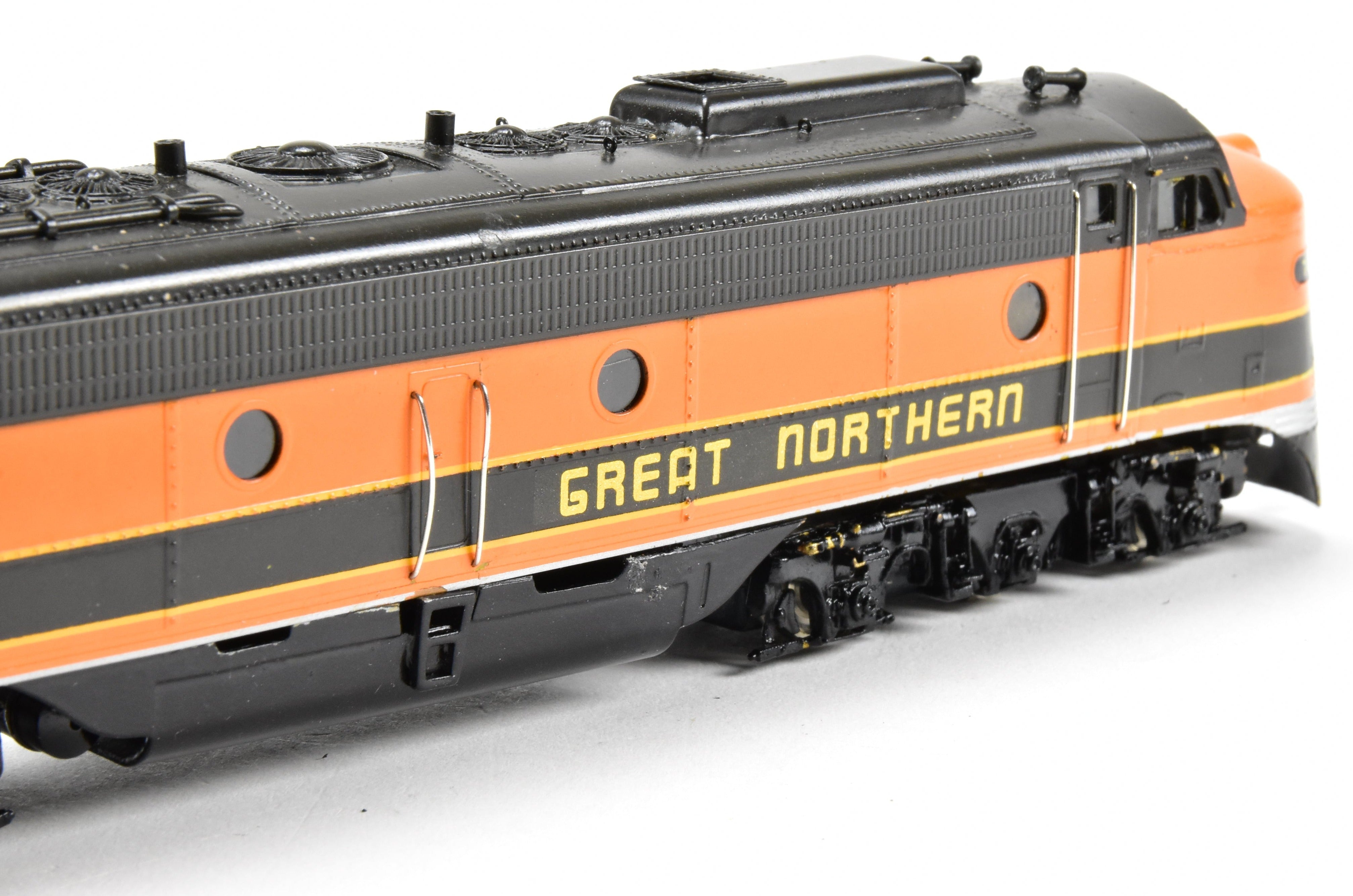 HO Scale Brass Balboa Great Northern EMD E - 8 A/B Set Passenger Diesel Locomotives for the Empire Builder Route