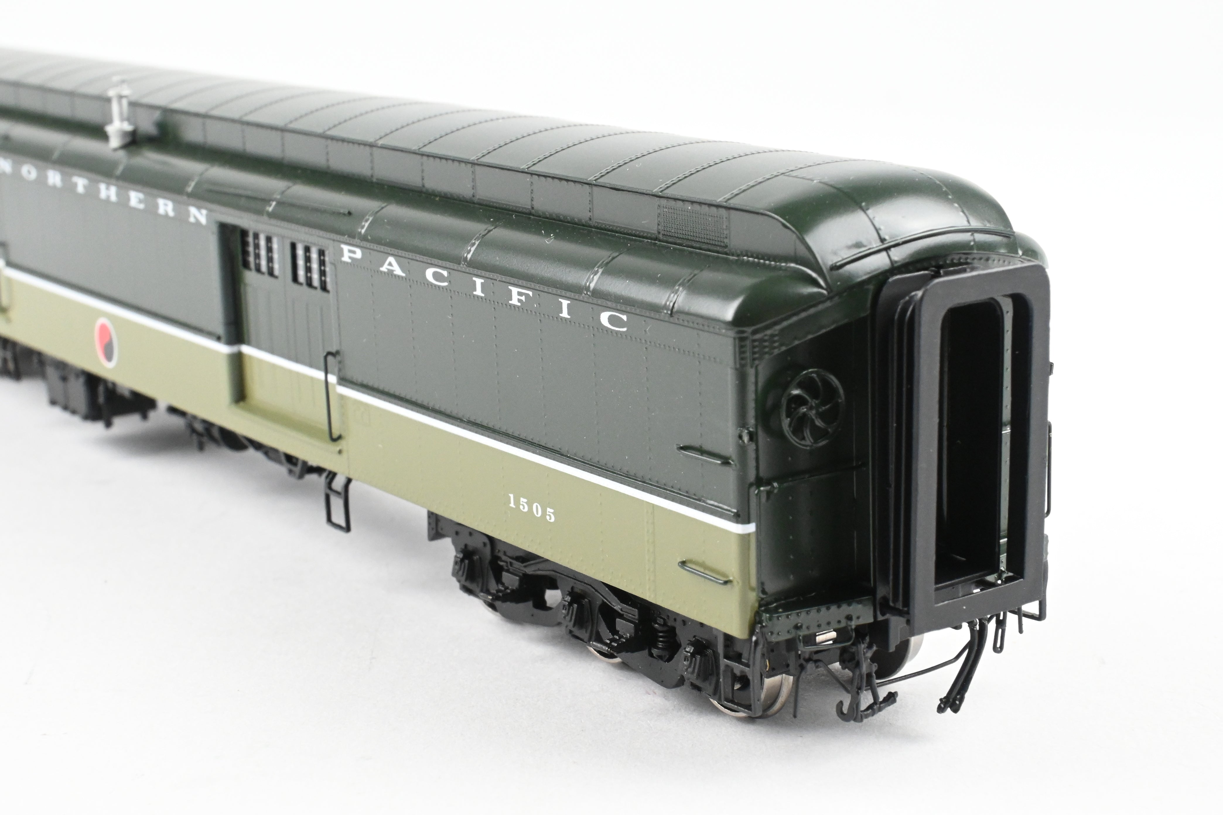 HO Scale Brass Northern Pacific Baggage Car No. 1505 by W&R Enterprises, Factory Painted Loewy