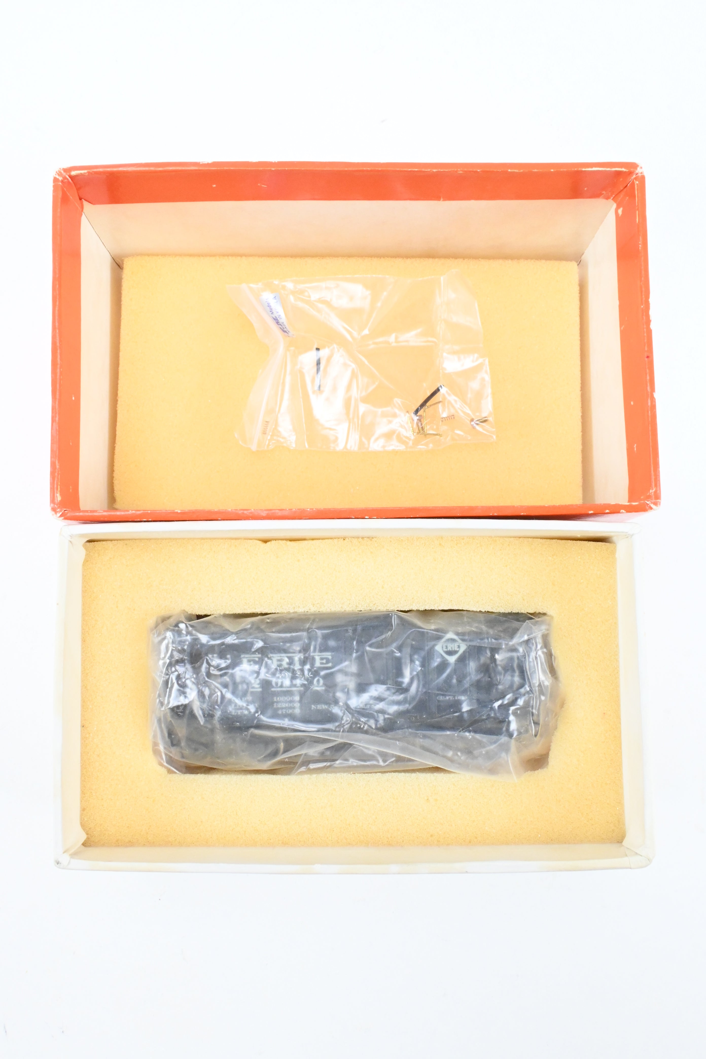 HO Brass PSC Erie Railroad 50-Ton Custom-Painted Cement Covered Hopper Model