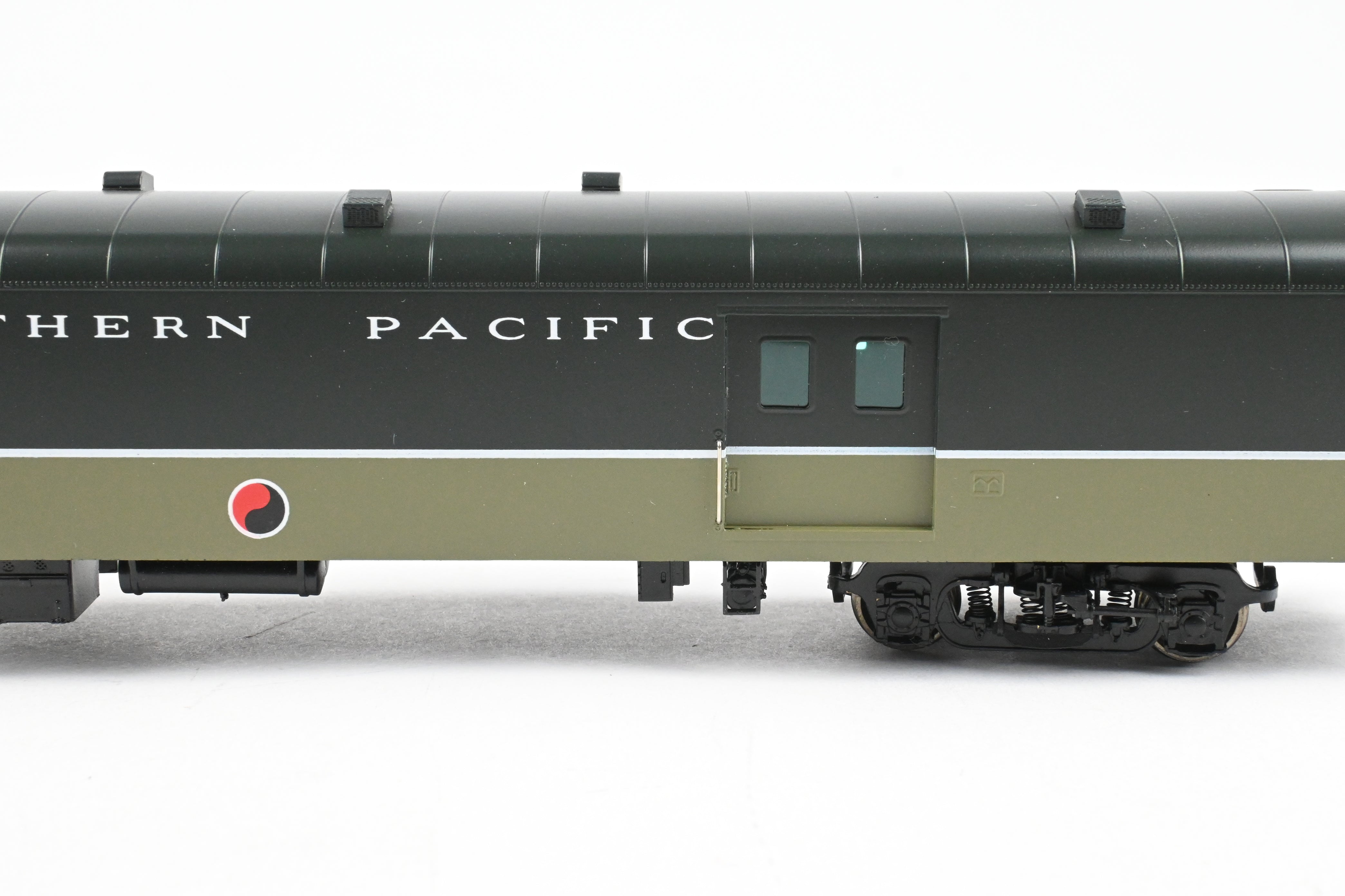 HO Brass Railway Classics - Northern Pacific Baggage Car No. 219 in Loewy Scheme