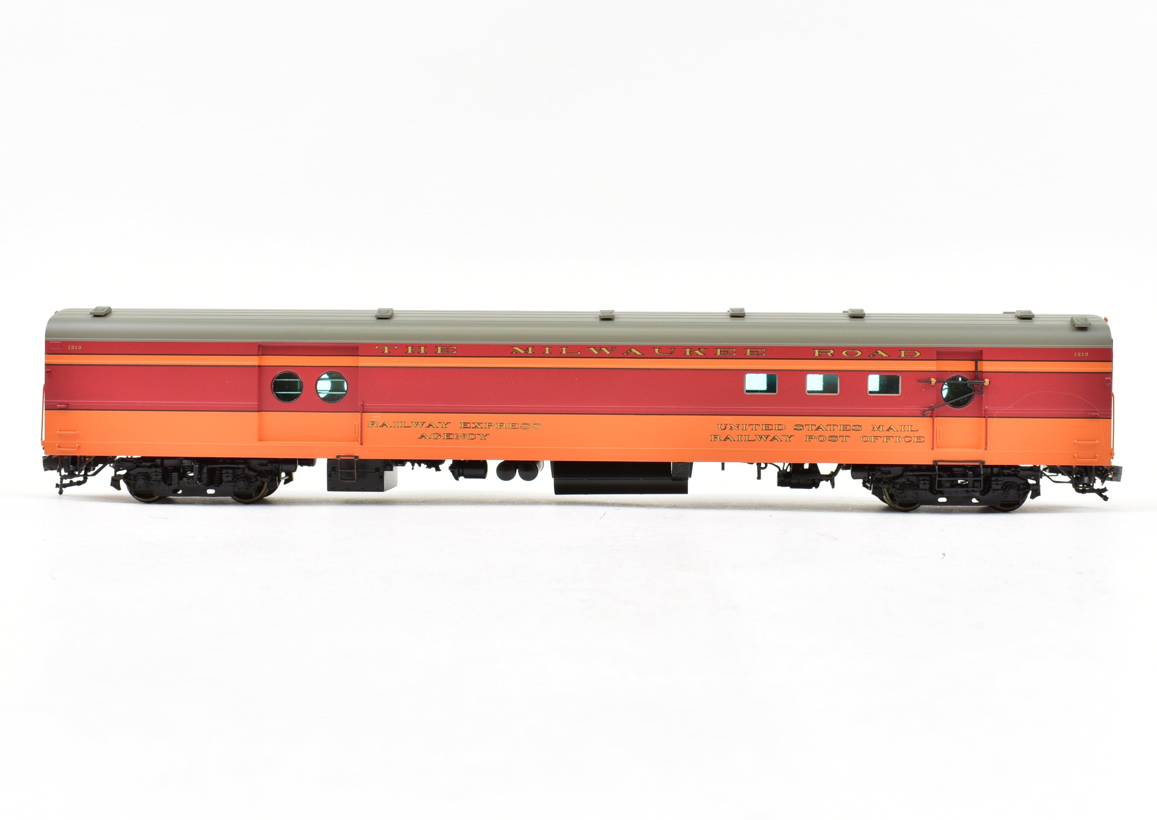 High - Quality HO Scale Brass Railway Classics Milwaukee Road Mail Express Car, Factory - Painted with Road Number 1213 from the 1948 Hiawatha Scheme