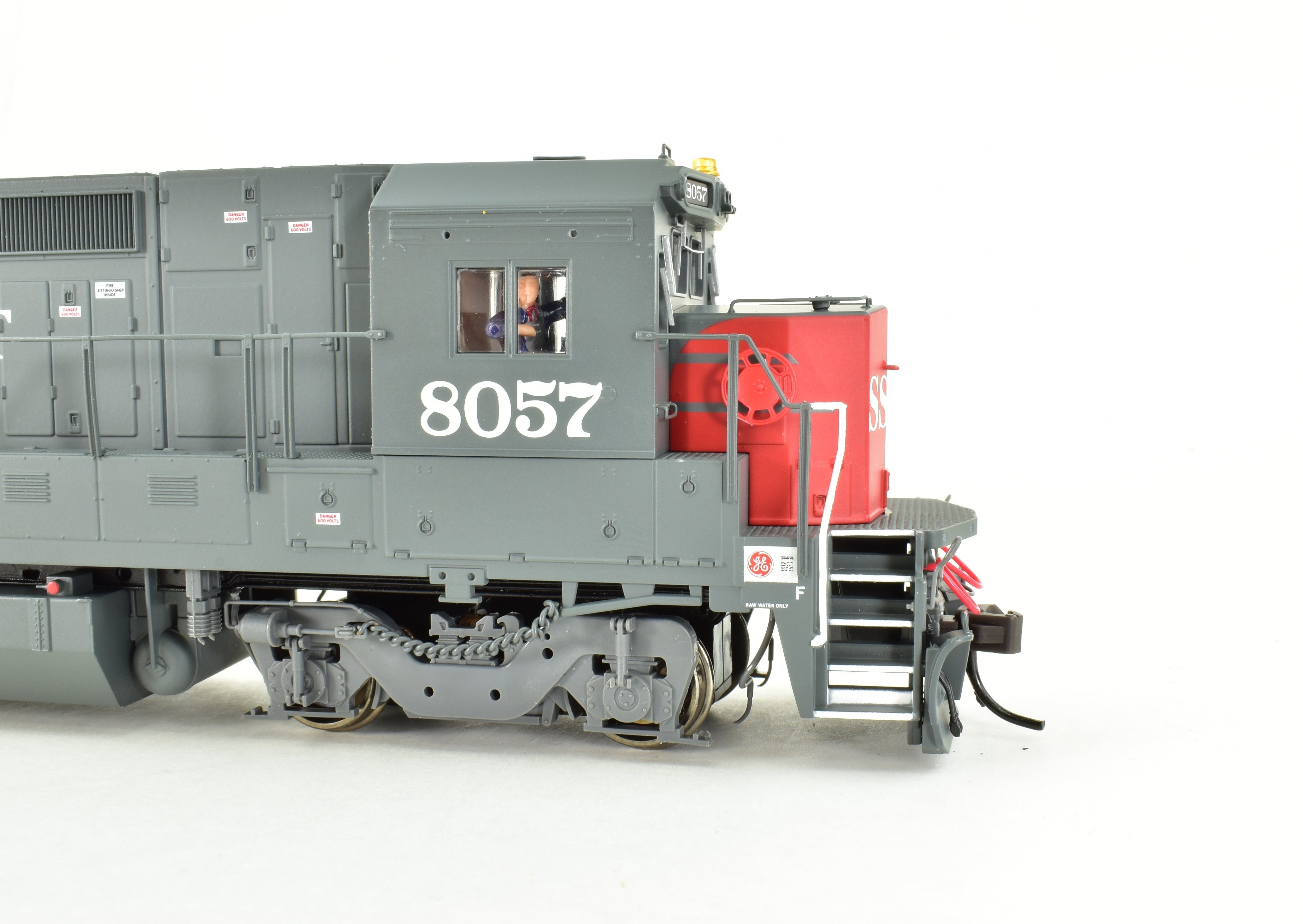 HO Scale Atlas Master Series Cotton Belt GE Dash 8 - 40B Model Train Locomotive No. 8057