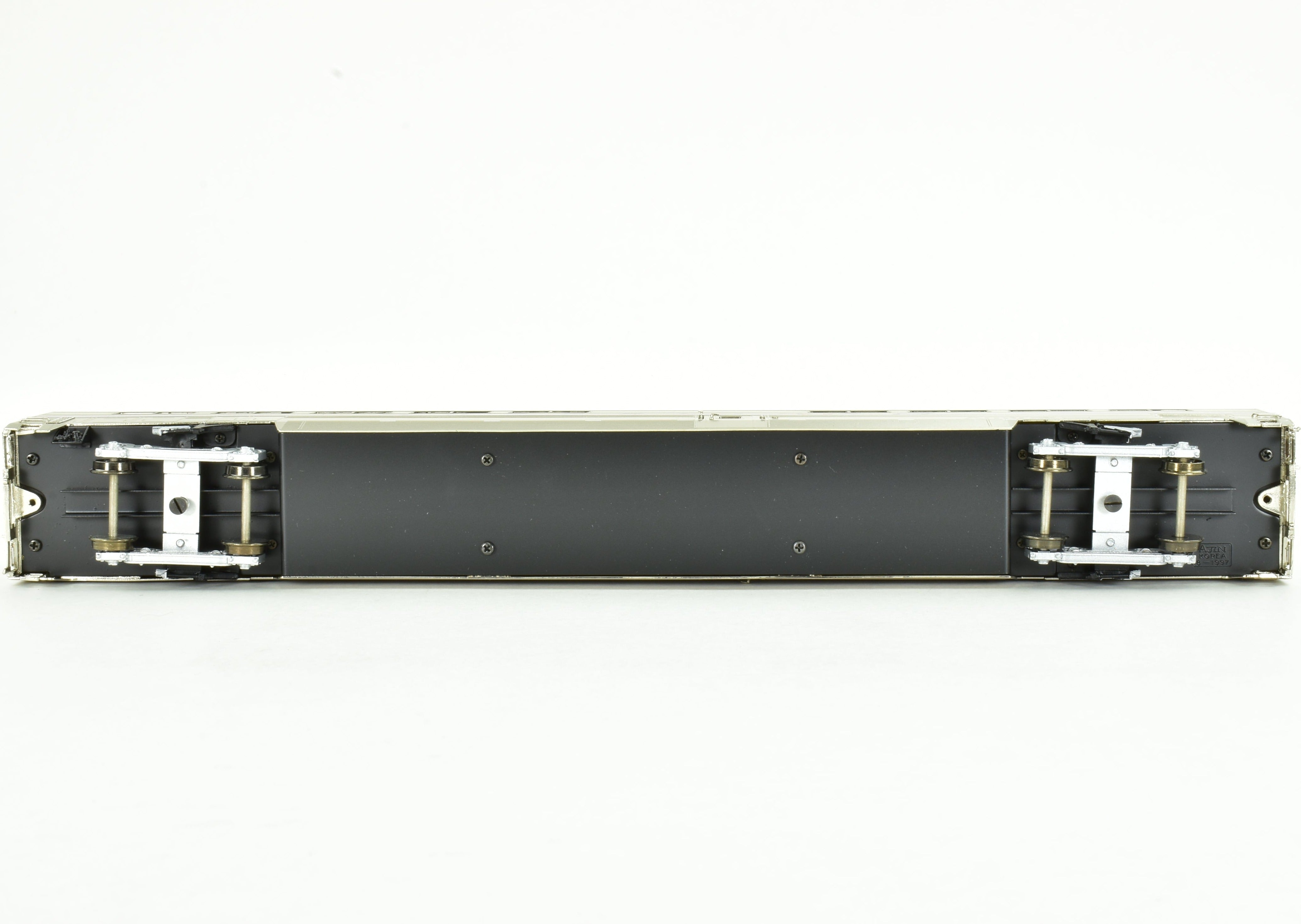 HO Scale Brass Model Train CON OMI - Overland Models, Inc. Amtrak Superliner II Dining Car Factory Painted with Road Number 38039