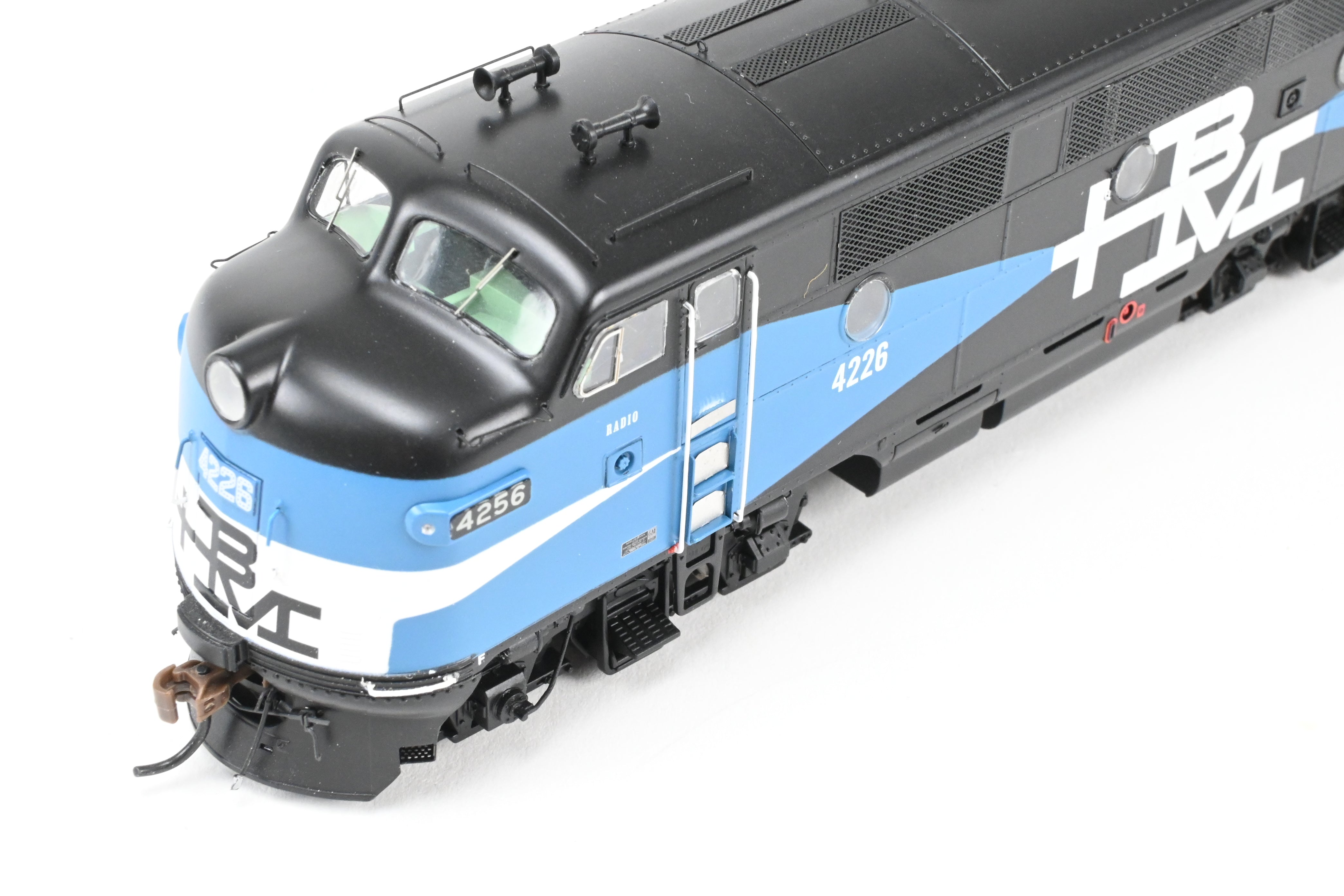 Athearn Genesis B&M Boston & Maine EMD F2-A/F2-B Passenger Set with Tsunami2 DCC & Sound