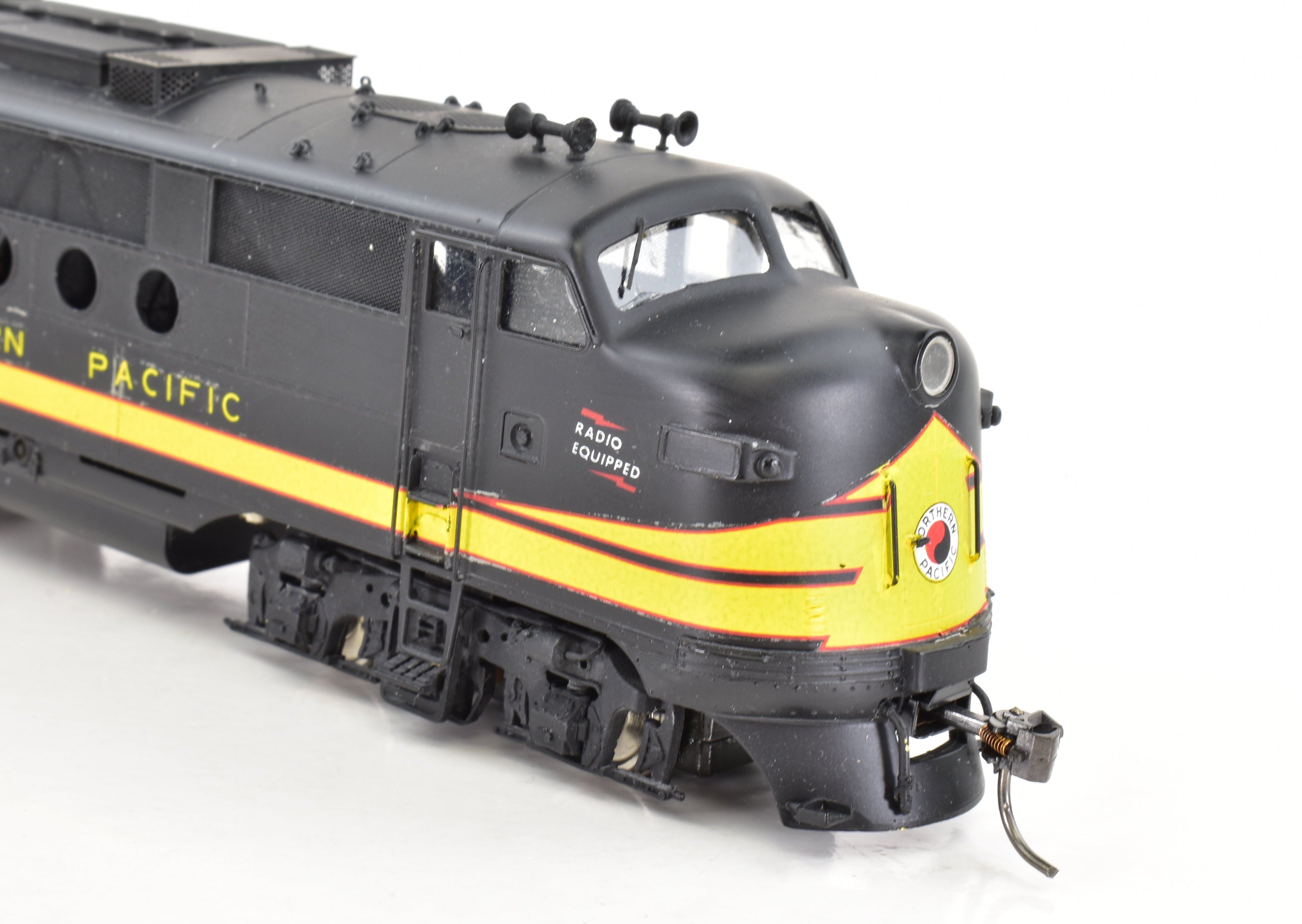 HO Scale Brass Hallmark Models NP - Northern Pacific EMC FT A/B Powered Factory - Painted Set