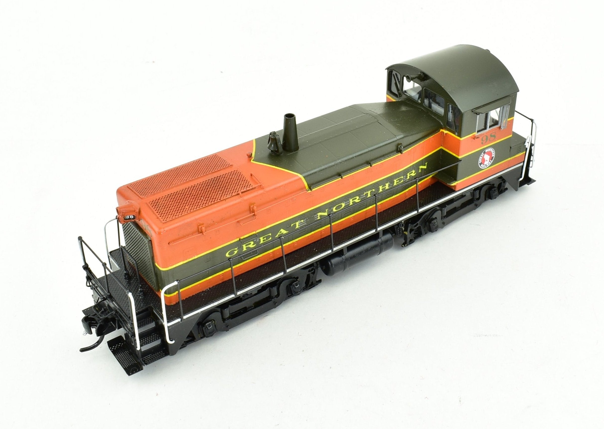 HO Scale Brass Great Northern EMD SW-8 800HP Pro-Painted Switcher by Oriental Limited