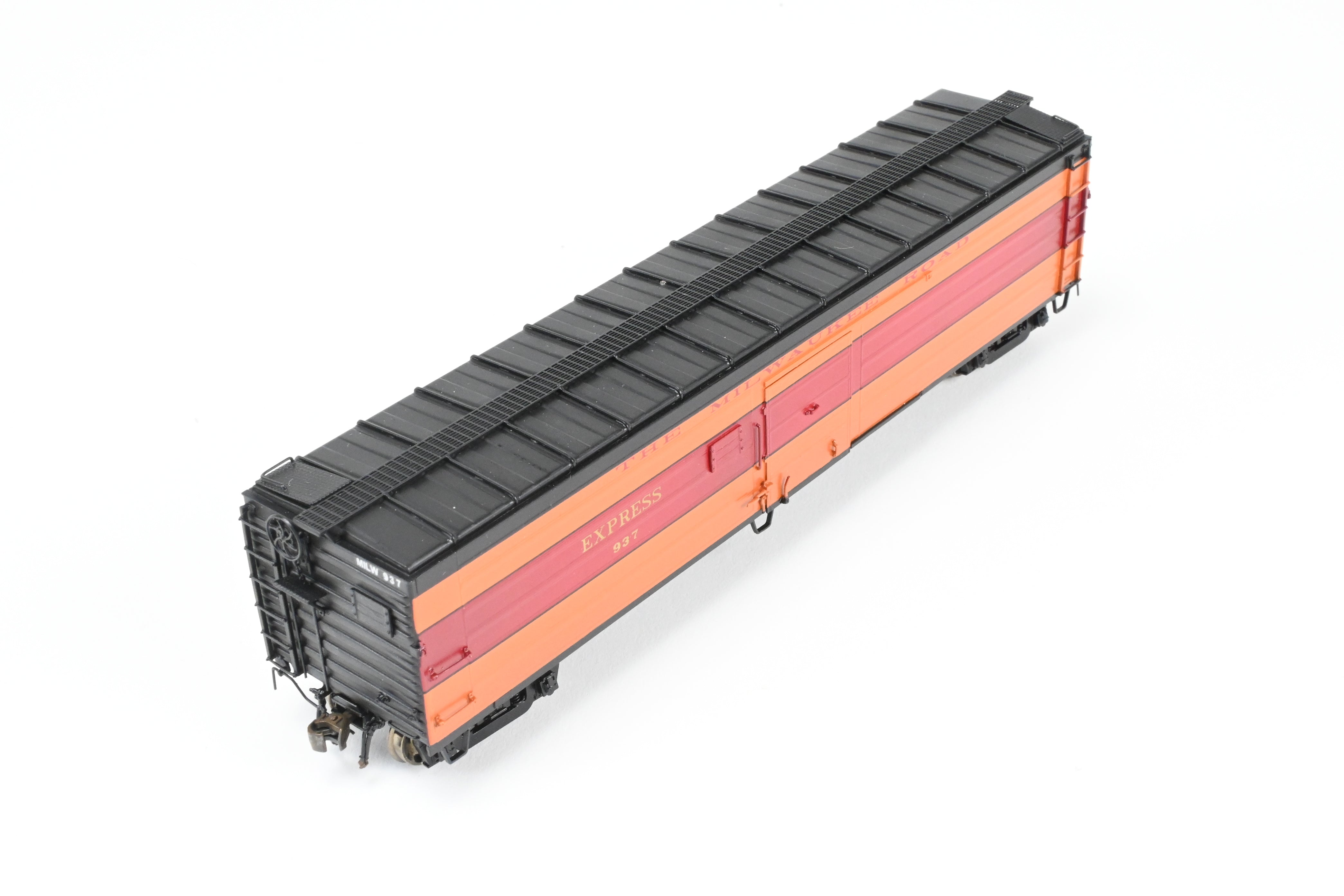 HO Scale Brass Model Railway Classics Milwaukee Road (MILW) 50-Foot Passenger Express Boxcar Factory Painted in 1952 Hiawatha Scheme with Road Number #937