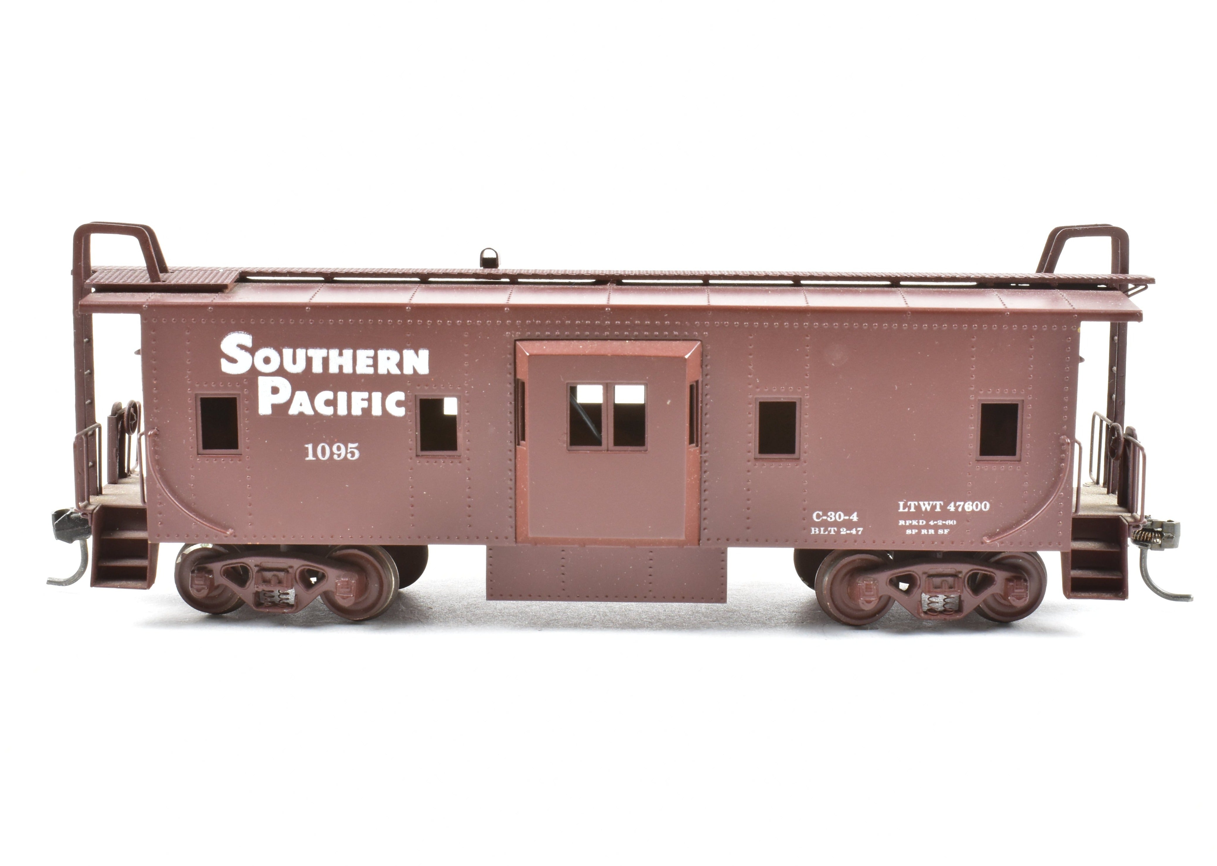 High - Quality HO Scale Brass Custom - Painted Southern Pacific Bay Window Caboose Model by Trains Inc.