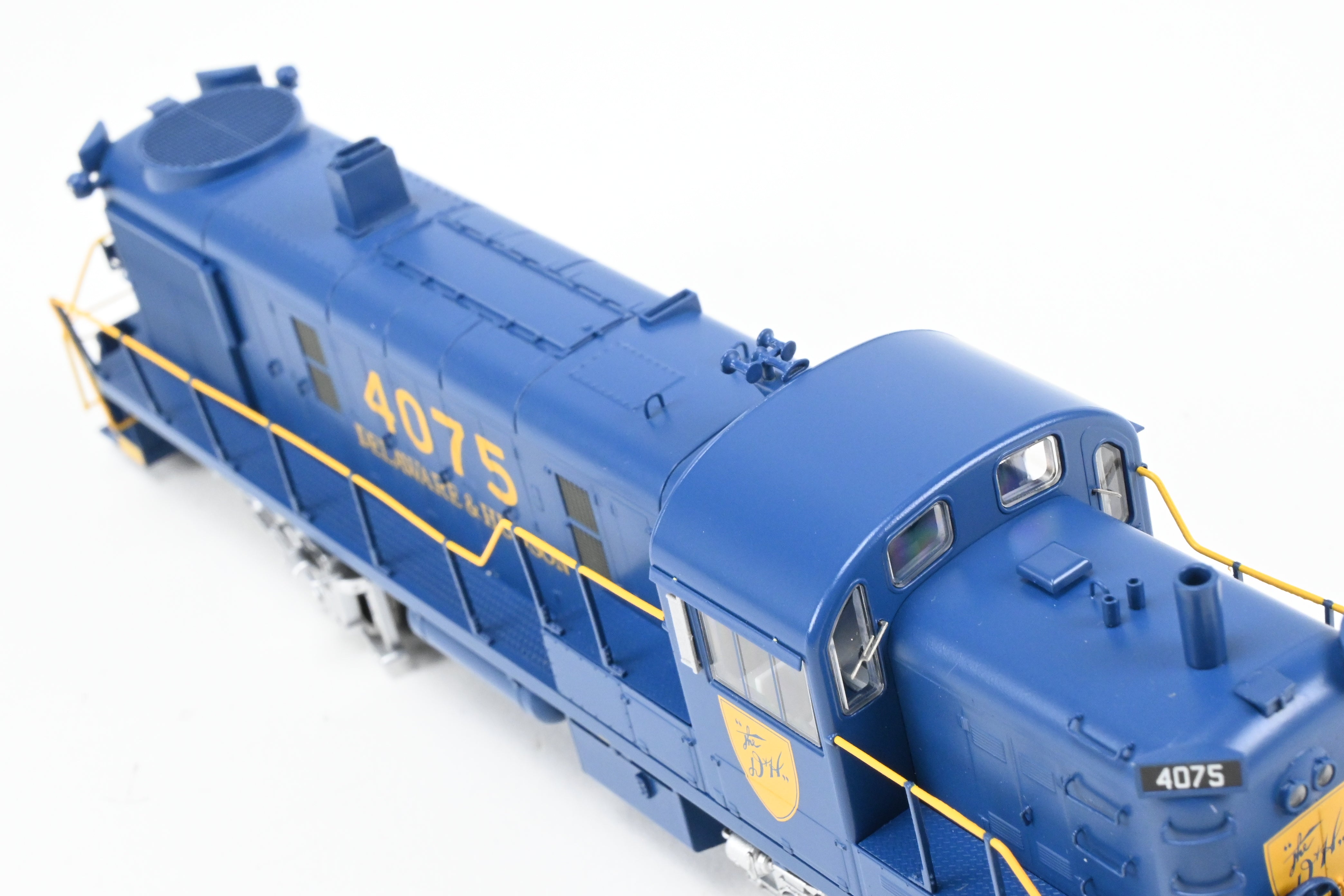 HO Scale Bowser Executive Line Delaware & Hudson Alco RS - 3 Model Train with ESU DCC and Sound Function, Factory - Painted in D&H Colors, Road Number 4075