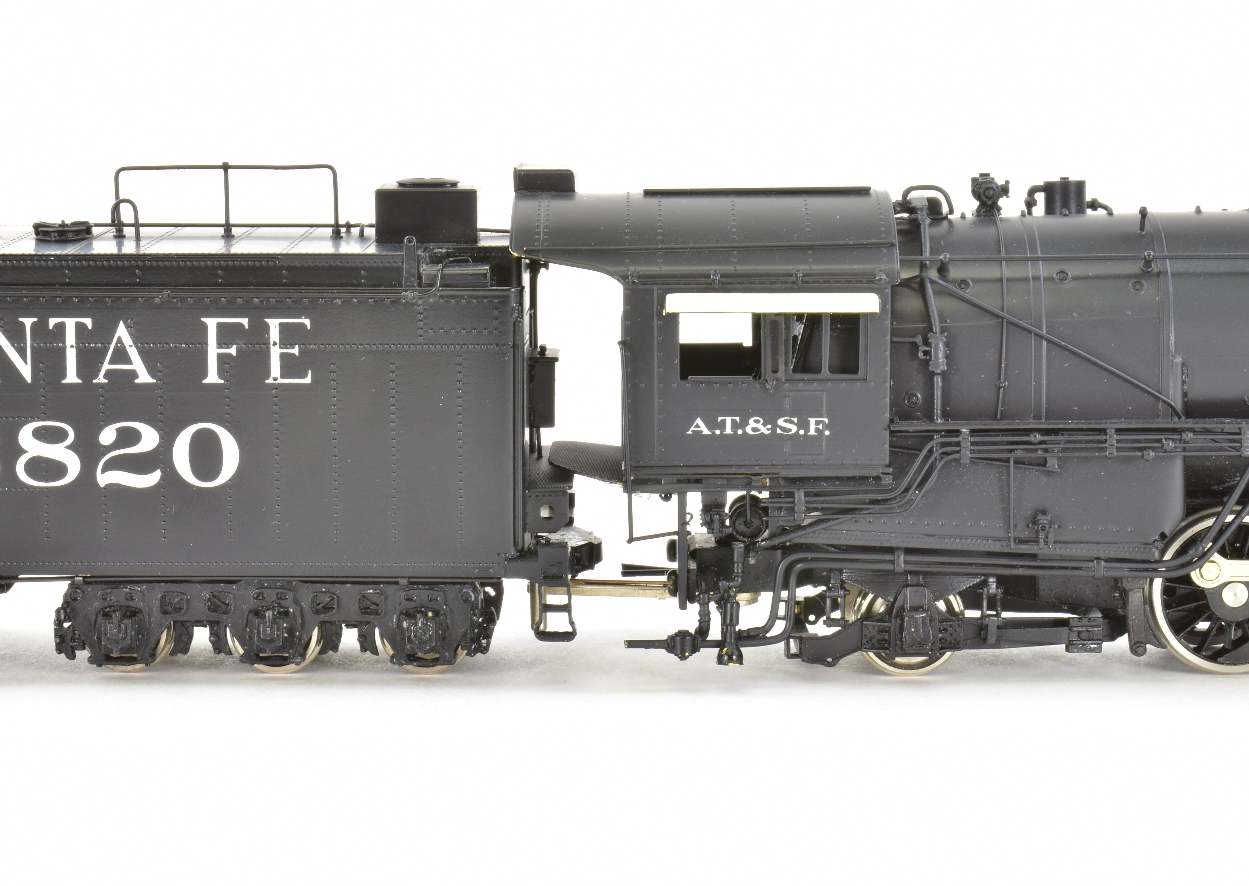 High - Quality HO Scale Brass Model Train Key Imports ATSF - Santa Fe 2 - 10 - 2 No. 3820 Factory - Painted CS - 52 for Model Railroading Enthusiasts