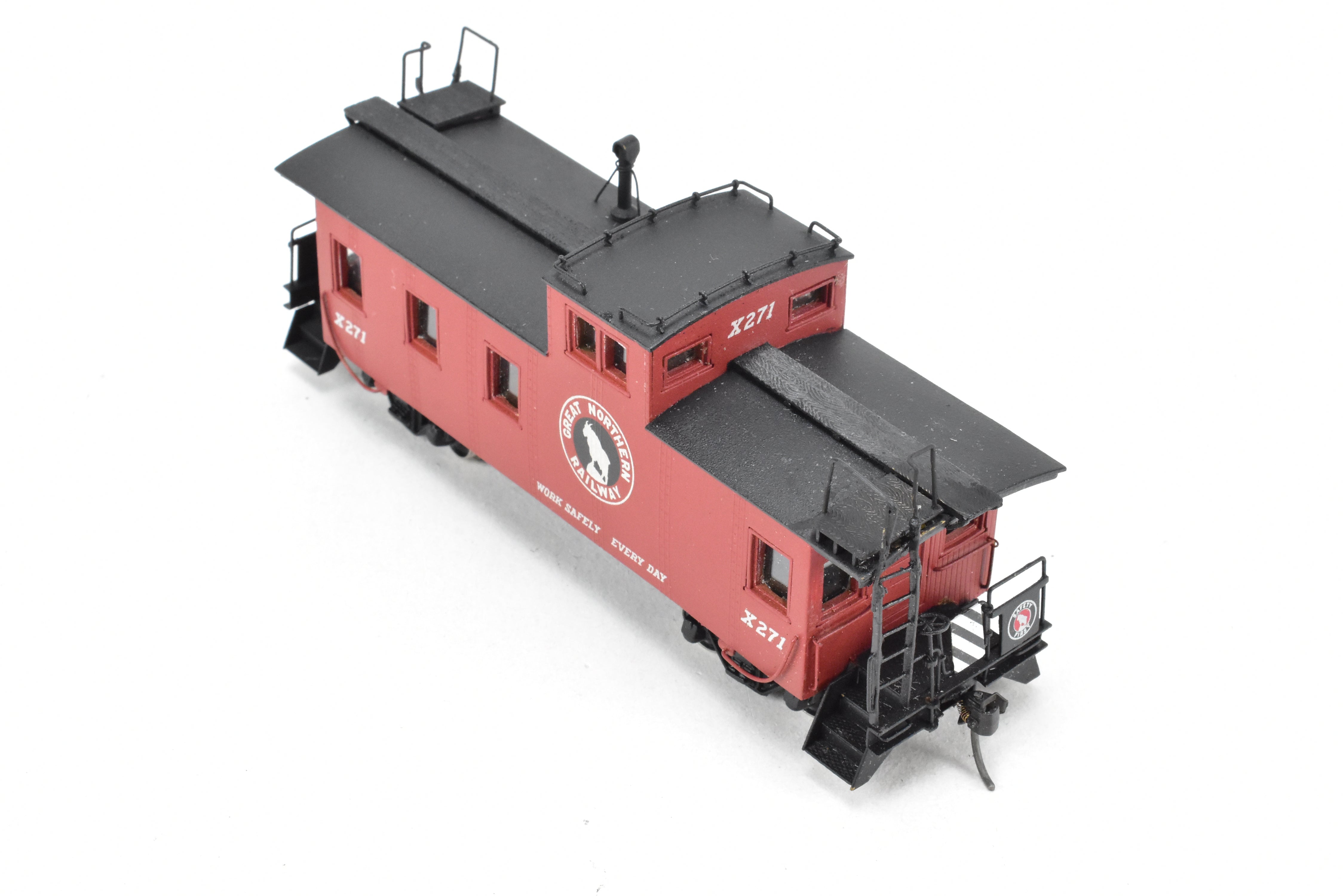 HO Scale Brass Model Train Caboose - OMI (Overland Models, Inc.) GN (Great Northern) 30 - Foot Plywood - Sheathed Caboose C/P X271