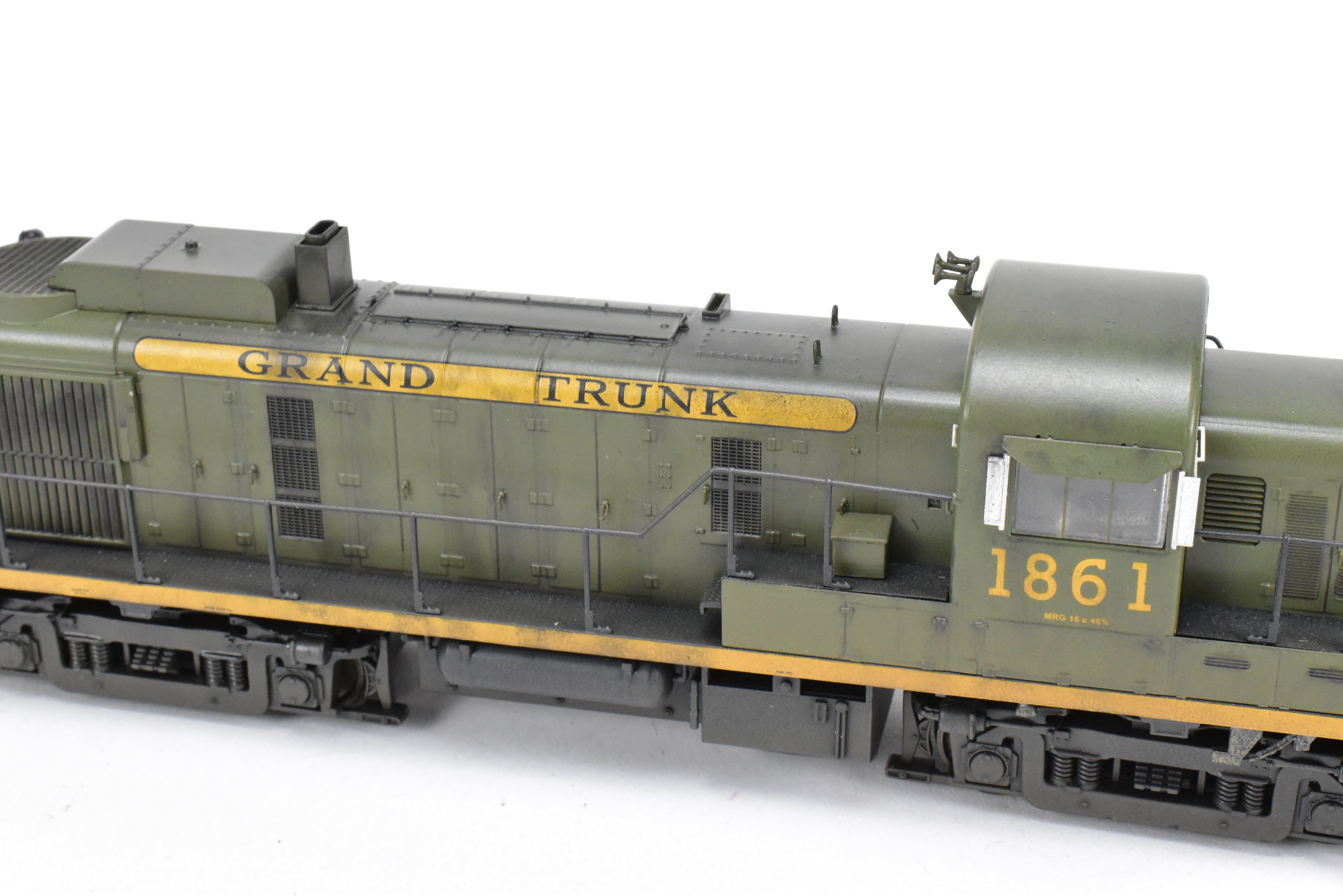 Bowser Executive Line GTW Grand Trunk Alco RS-3 Phase III, ESU DCC & Sound, #1861 Weathered