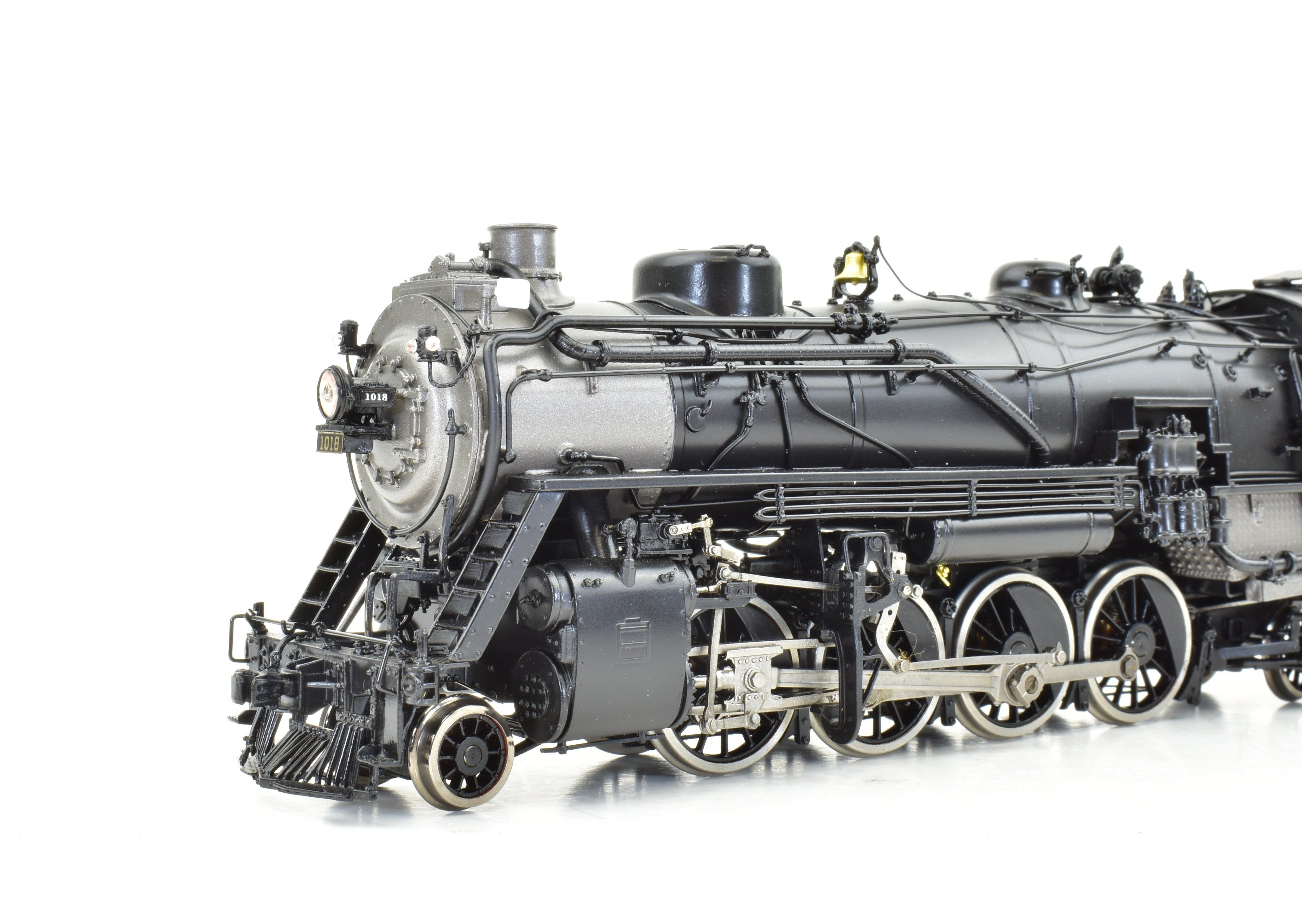 HO Scale Brass Model Train - Division Point Soo Line L2 2-8-2 Factory Painted Locomotive with #1018 Design
